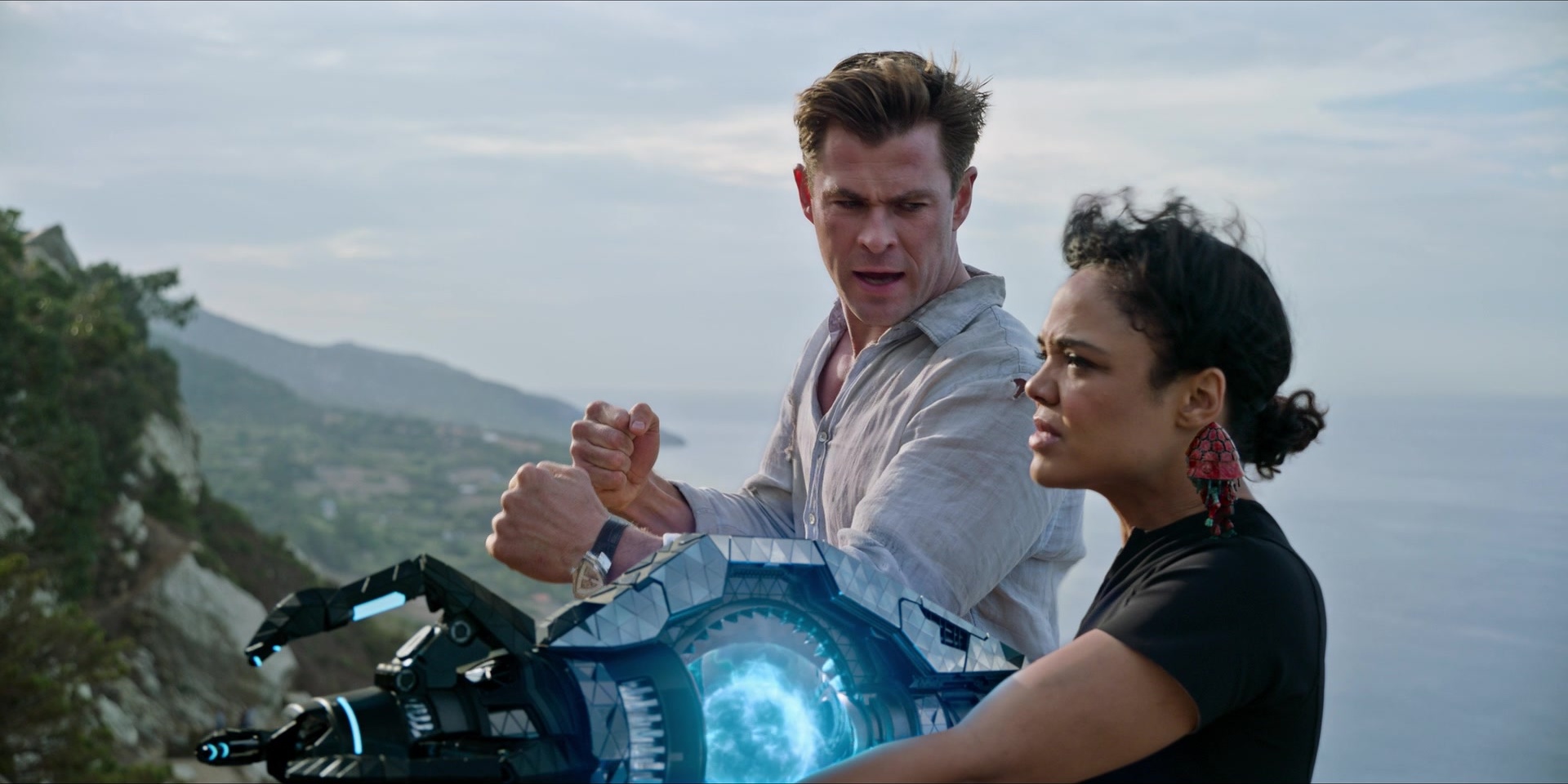 Men in Black International (2019), wide, 2.00:1 — film still