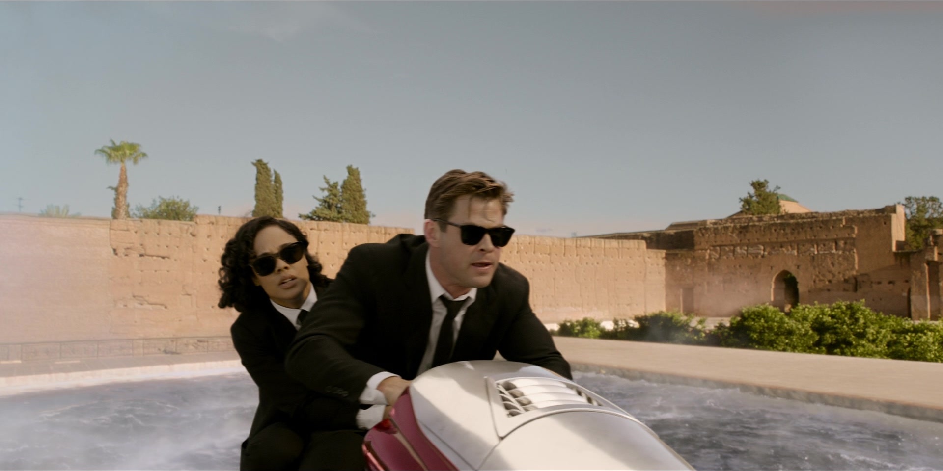 Men in Black International (2019), wide, 2.00:1 — film still