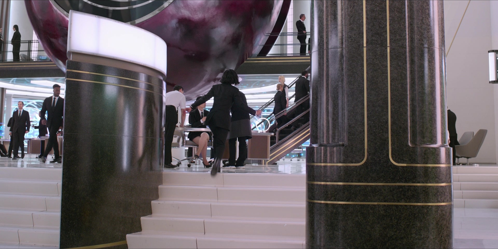Men in Black International (2019), wide, 2.00:1 — film still