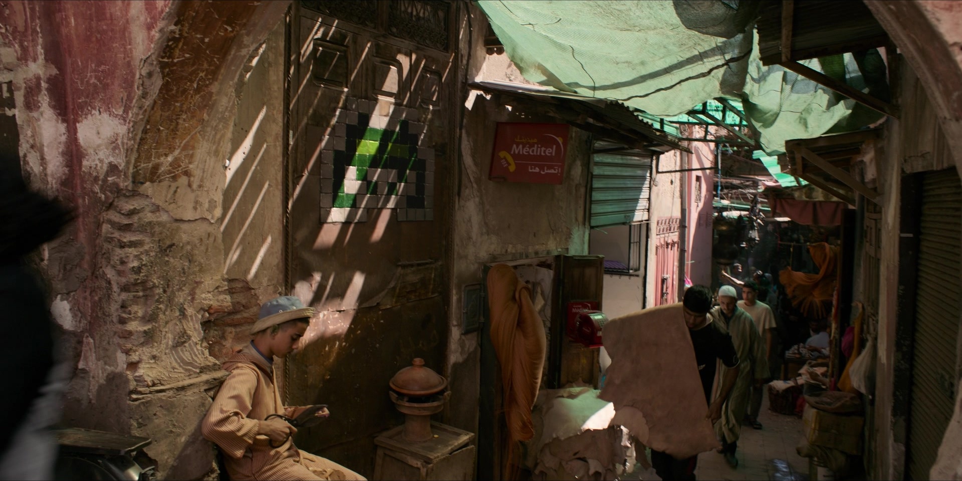 Men in Black International (2019), wide, 2.00:1 — film still
