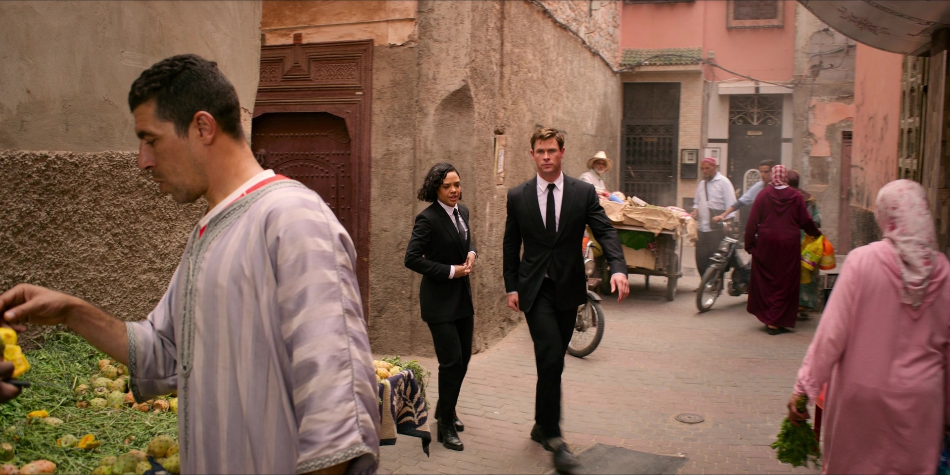 Men in Black International (2019), wide, 2.00:1 — film still