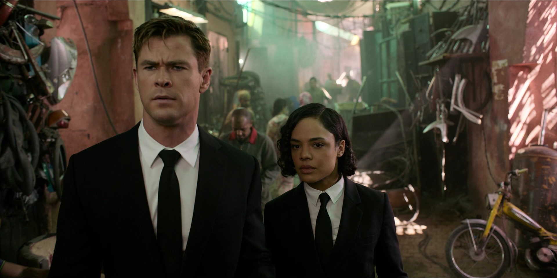 Men in Black International (2019), wide, 2.00:1 — film still