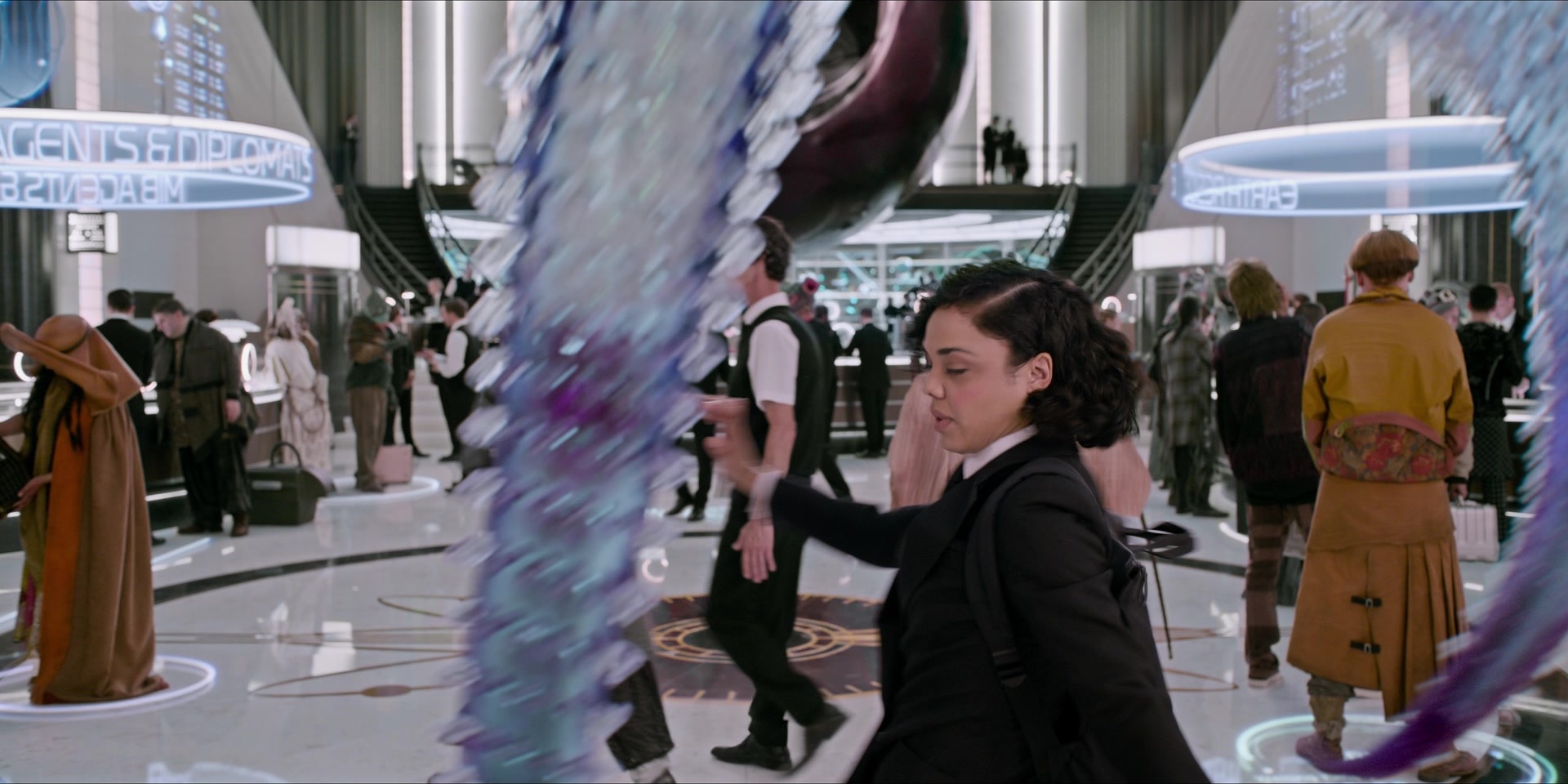 Men in Black International (2019), wide, 2.00:1 — film still