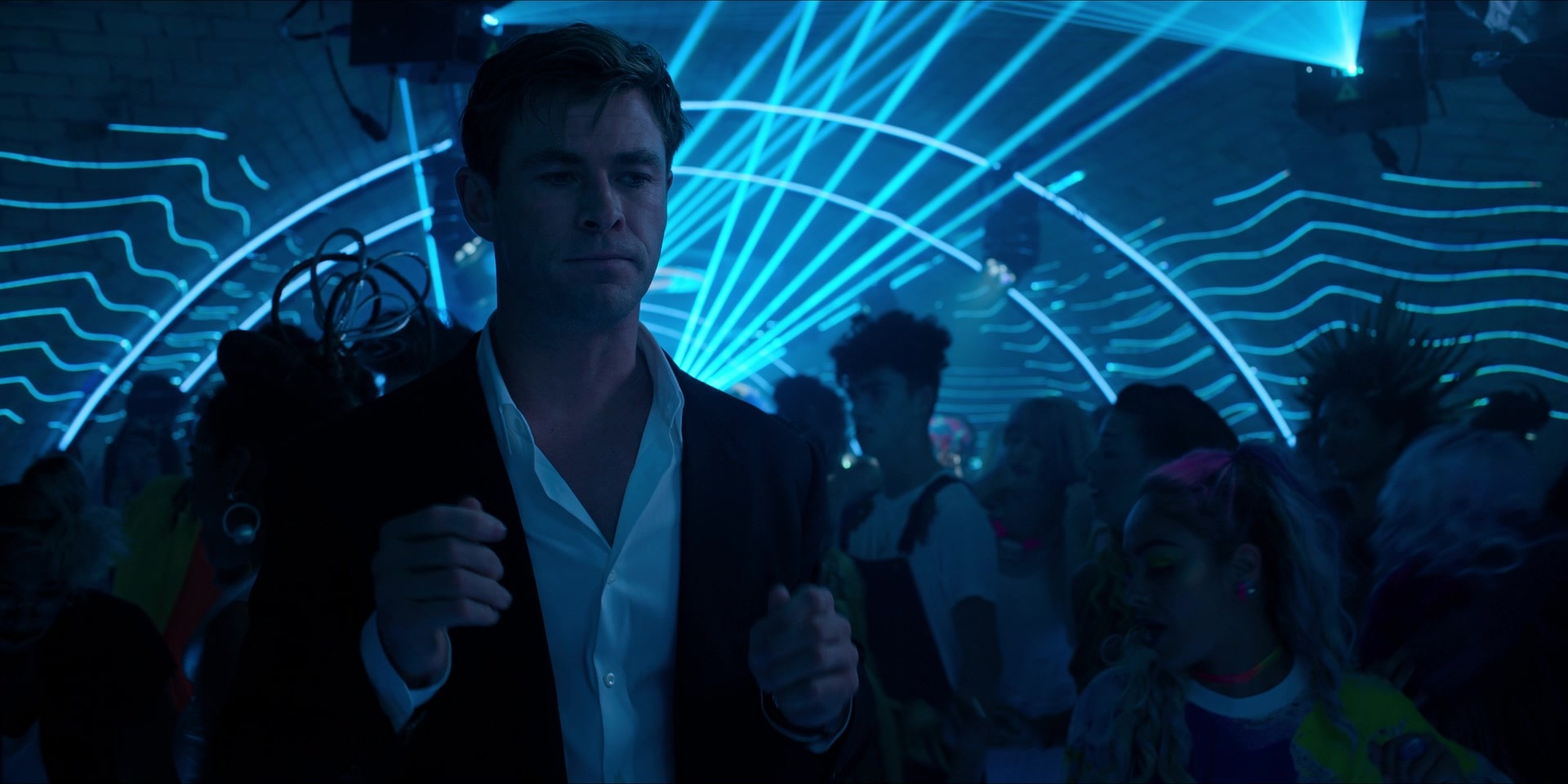 Men in Black International (2019), wide, 2.00:1 — film still