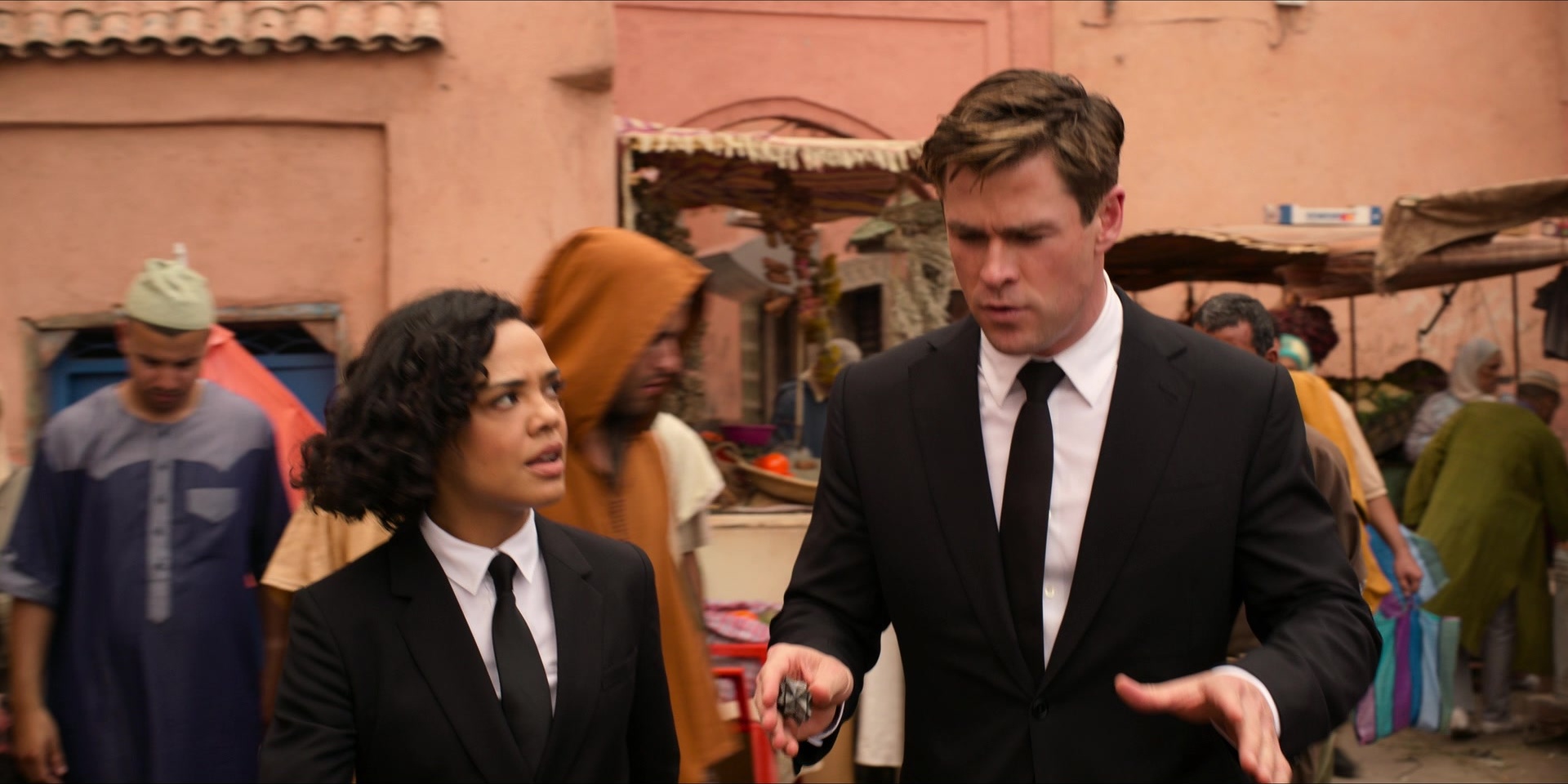 Men in Black International (2019), wide, 2.00:1 — film still