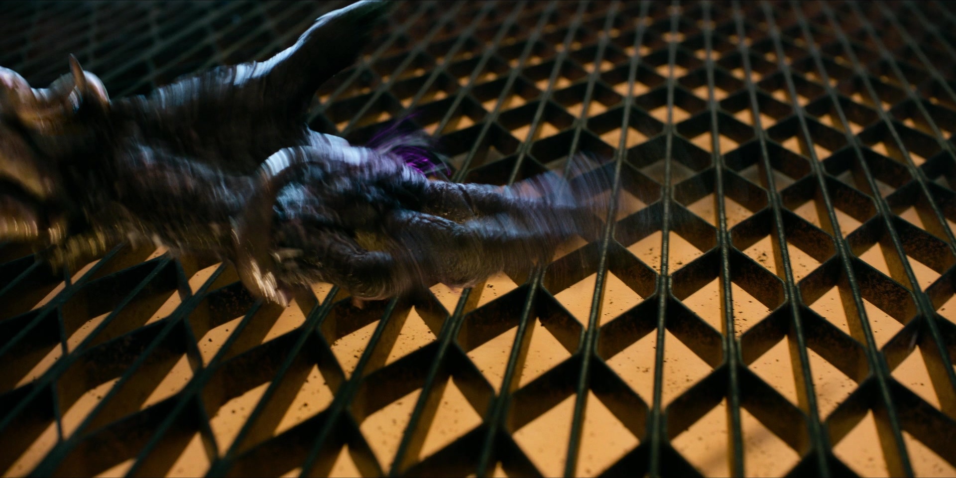 Men in Black International (2019), wide, 2.00:1 — film still
