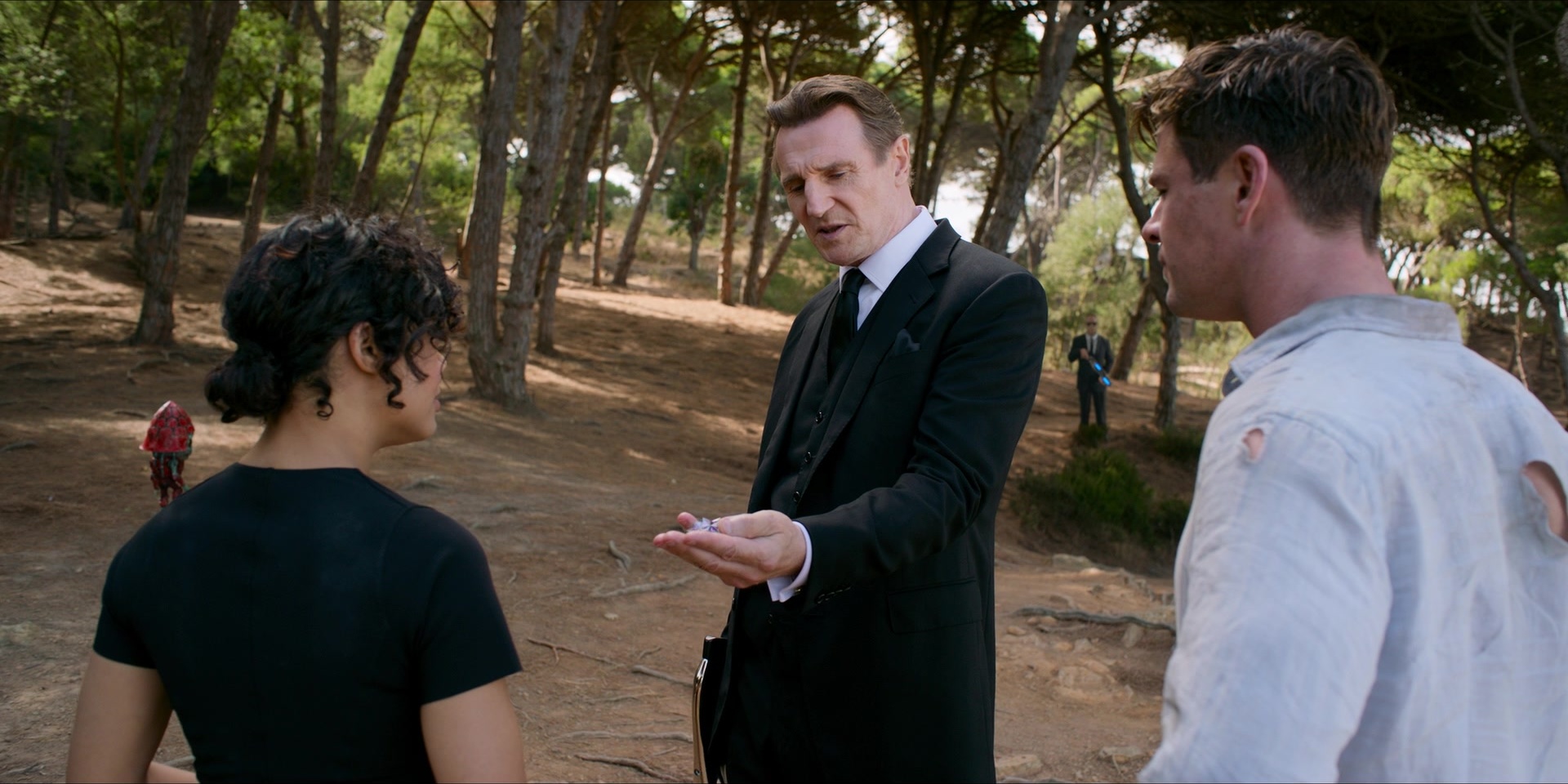 Men in Black International (2019), wide, 2.00:1 — film still