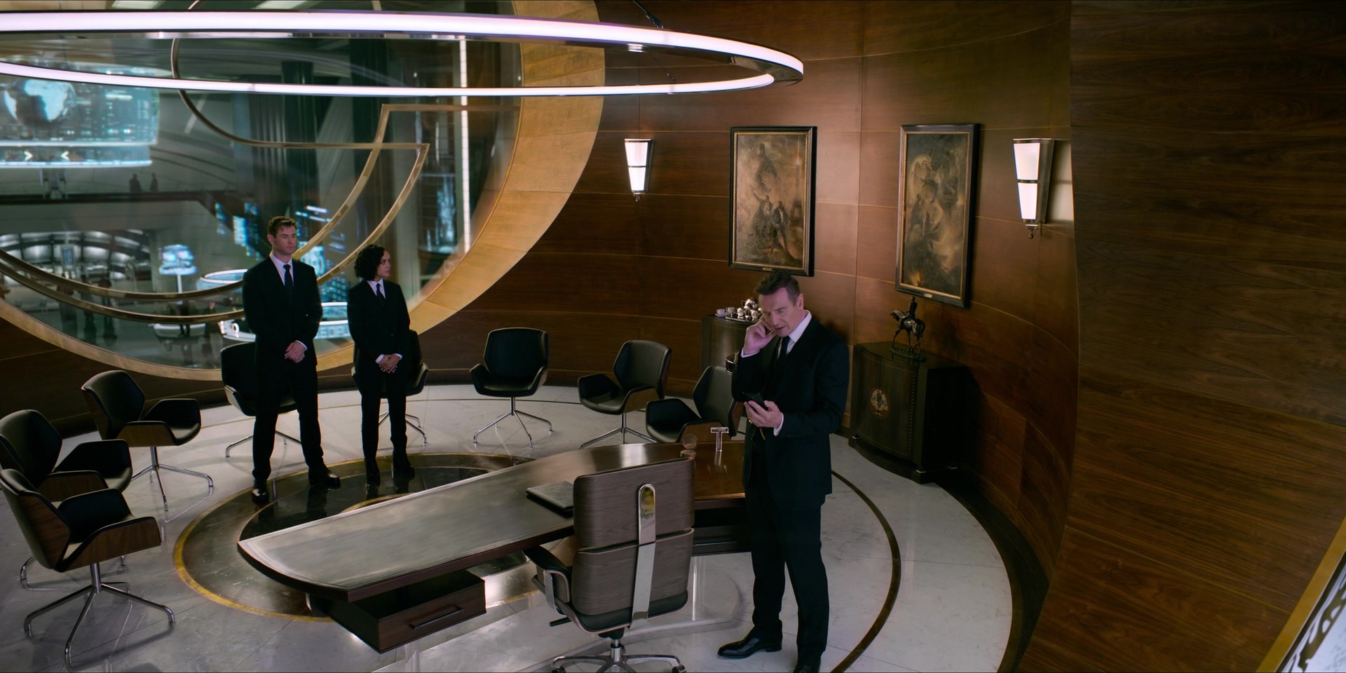 Men in Black International (2019), wide, 2.00:1 — film still