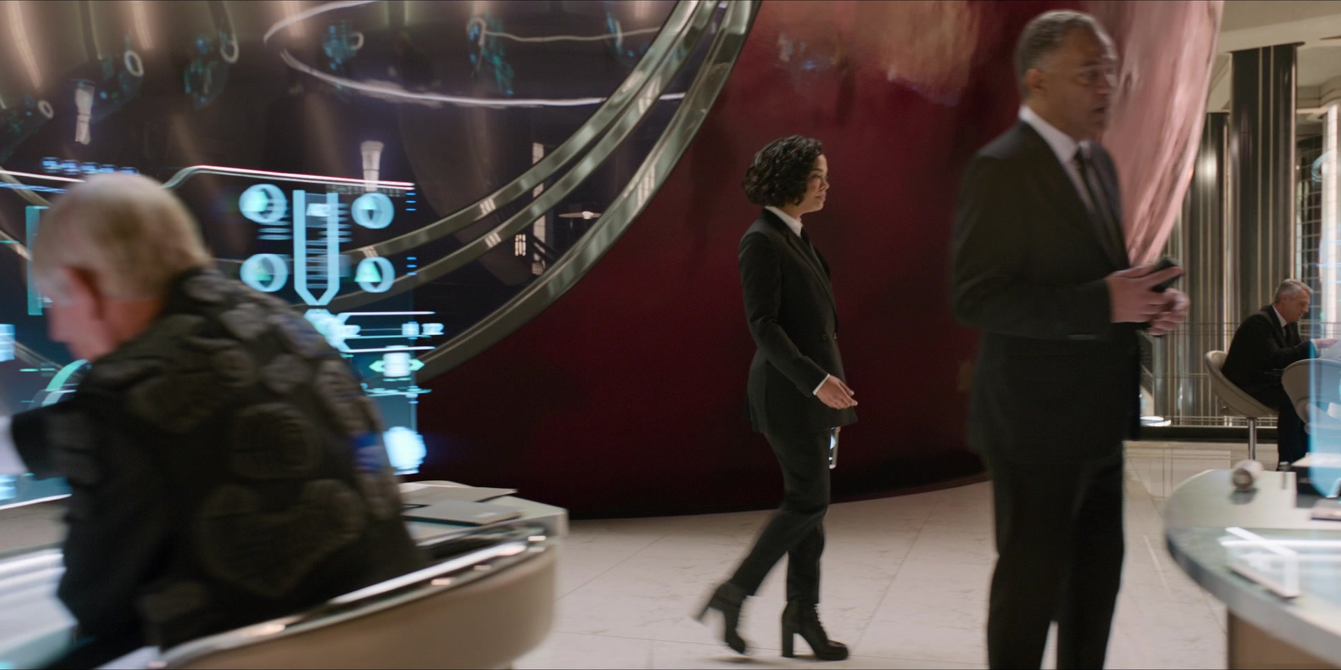 Men in Black International (2019), wide, 2.00:1 — film still