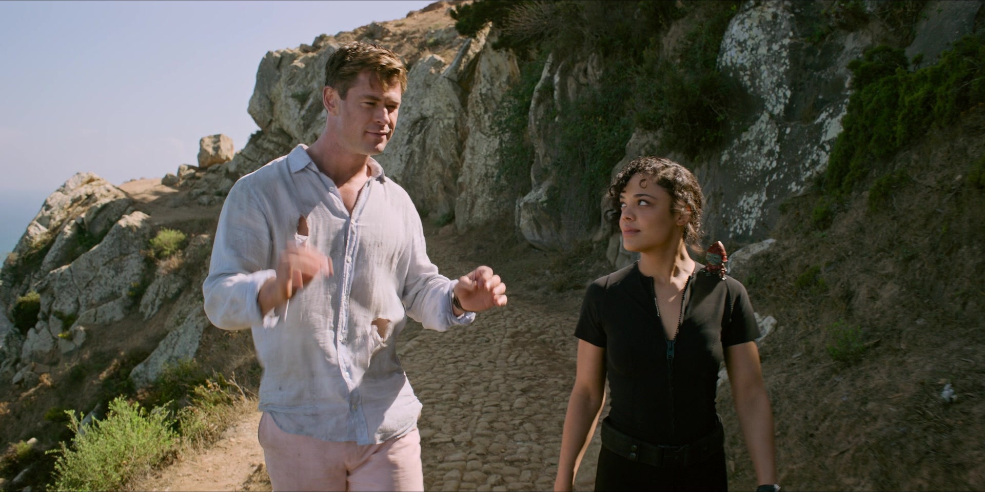 Men in Black International (2019), wide, 2.00:1 — film still