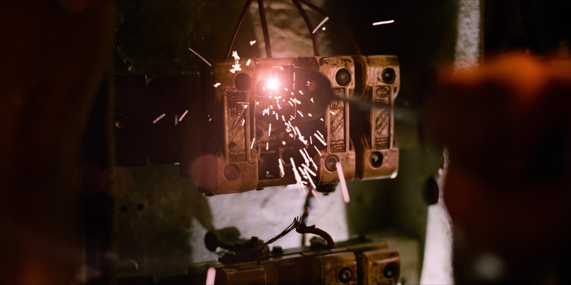 Men in Black International (2019), wide, 2.00:1 — film still