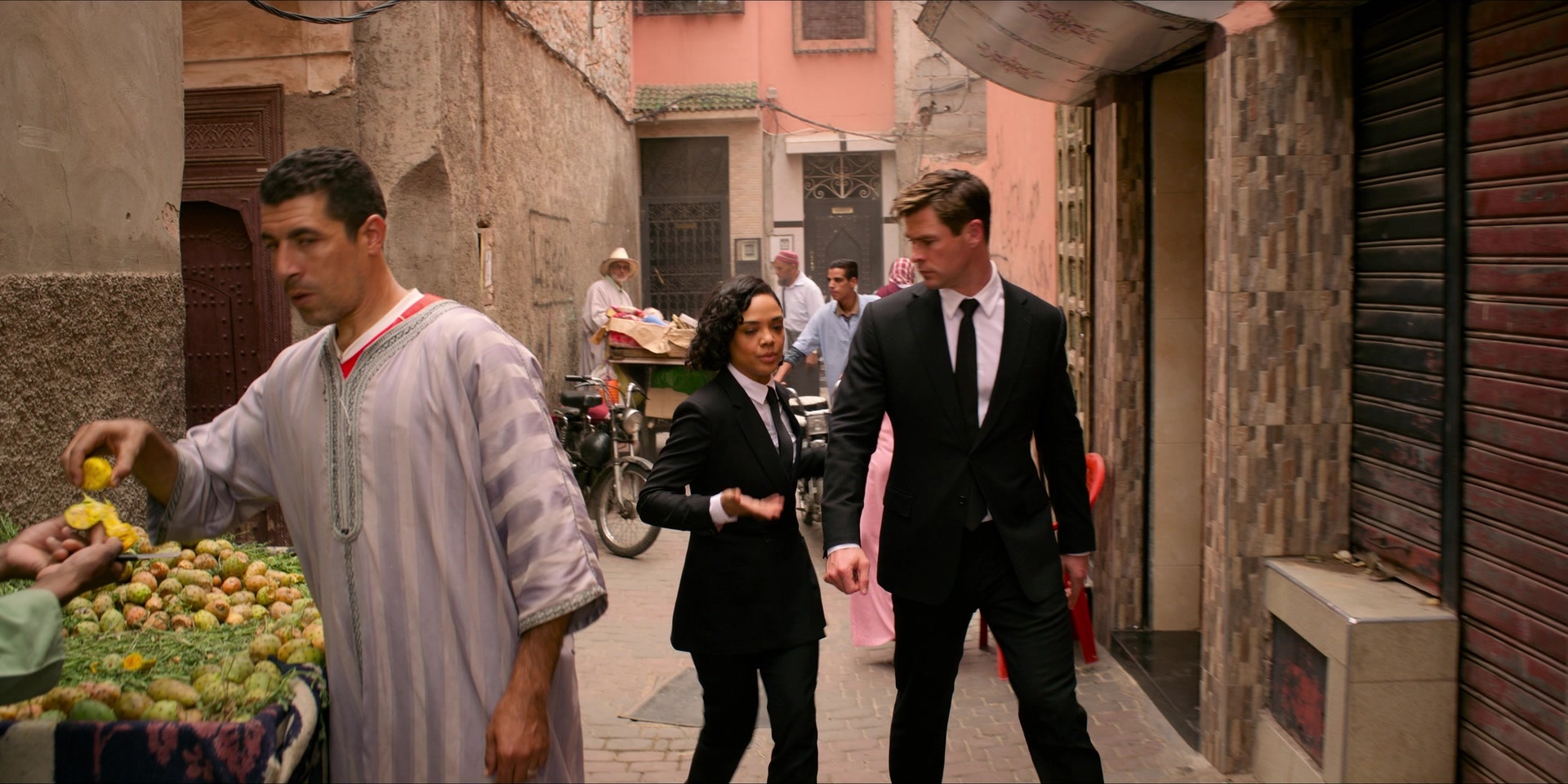 Men in Black International (2019), wide, 2.00:1 — film still