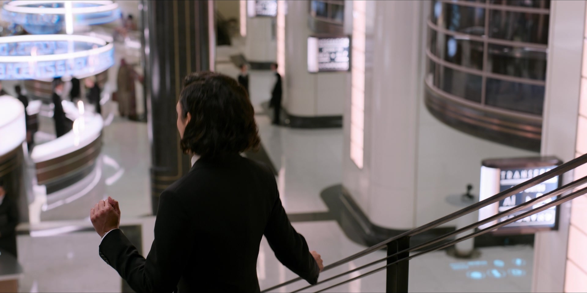 Men in Black International (2019), wide, 2.00:1 — film still