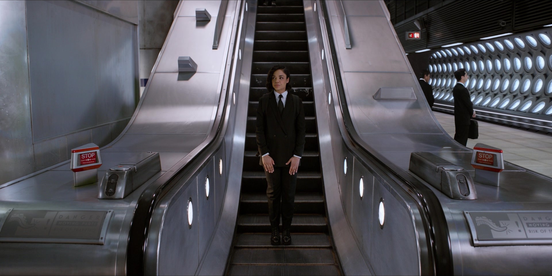 Men in Black International (2019), wide, 2.00:1 — film still