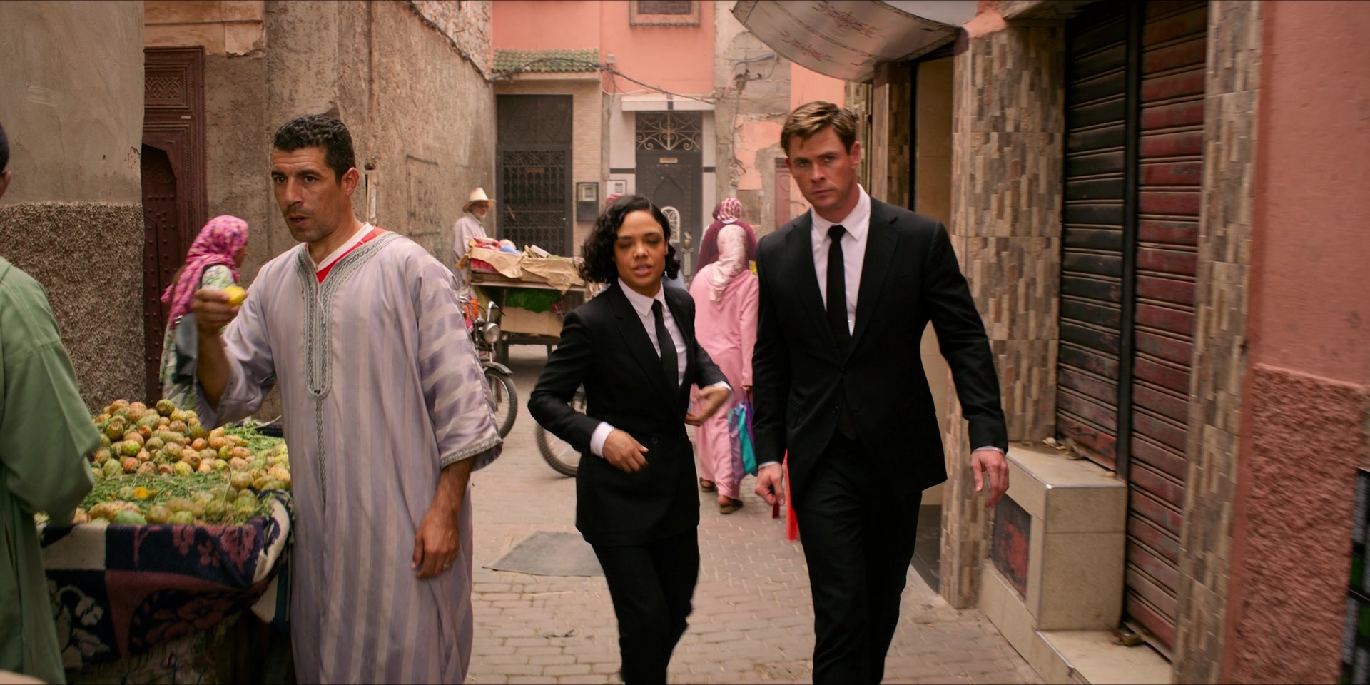 Men in Black International (2019), wide, 2.00:1 — film still