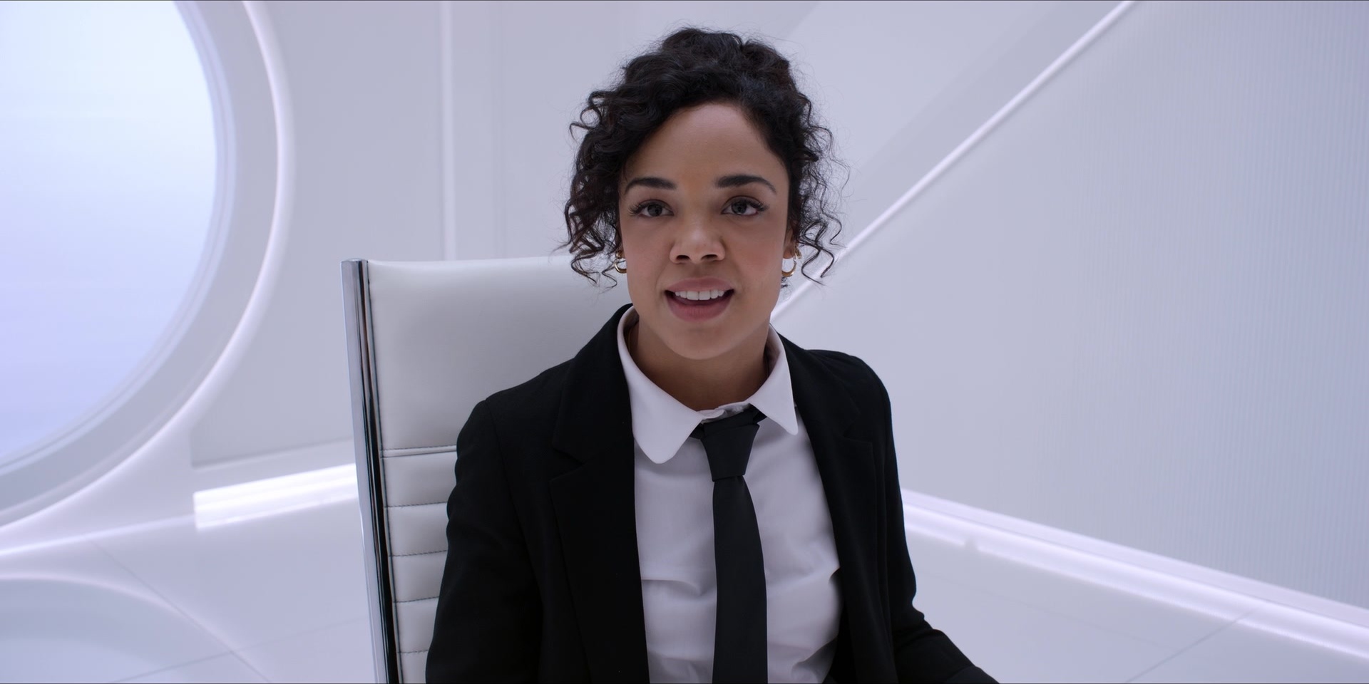 Men in Black International (2019), wide, 2.00:1 — film still