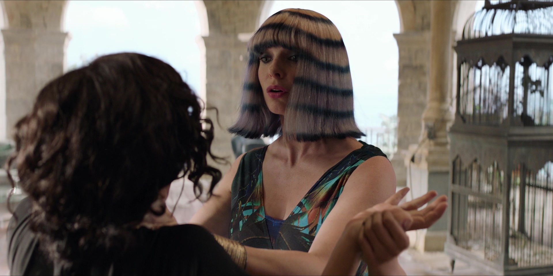 Men in Black International (2019), wide, 2.00:1 — film still