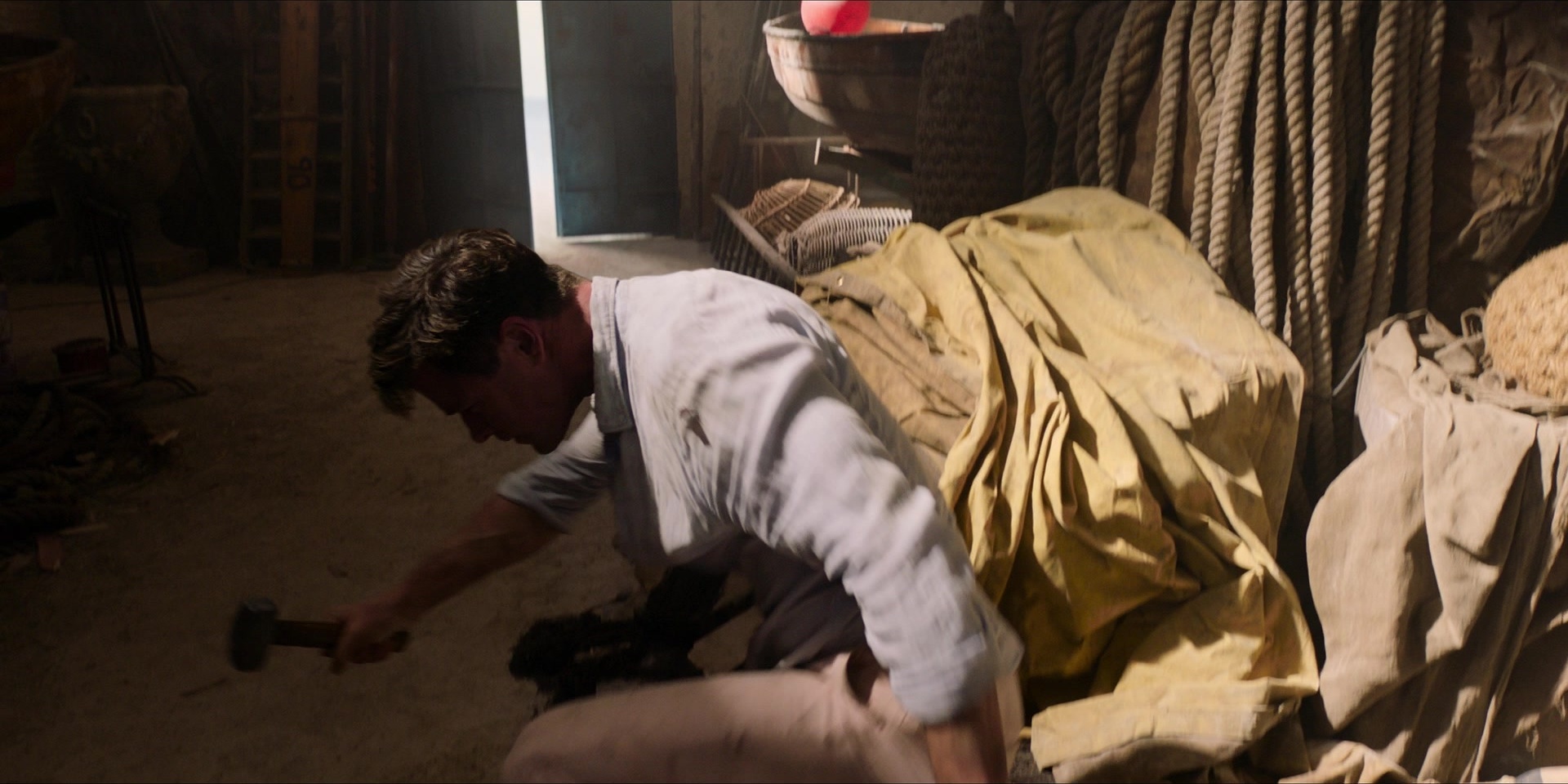 Men in Black International (2019), wide, 2.00:1 — film still