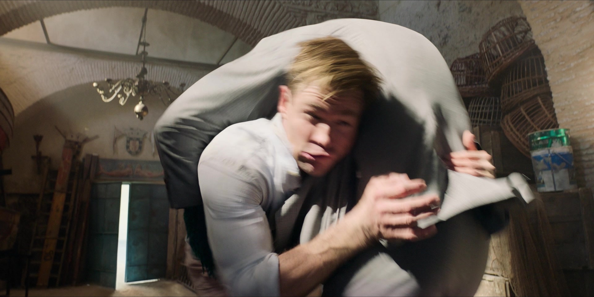 Men in Black International (2019), wide, 2.00:1 — film still
