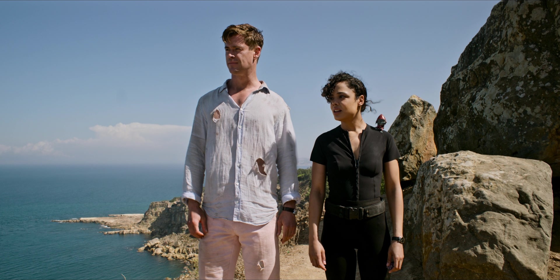 Men in Black International (2019), wide, 2.00:1 — film still