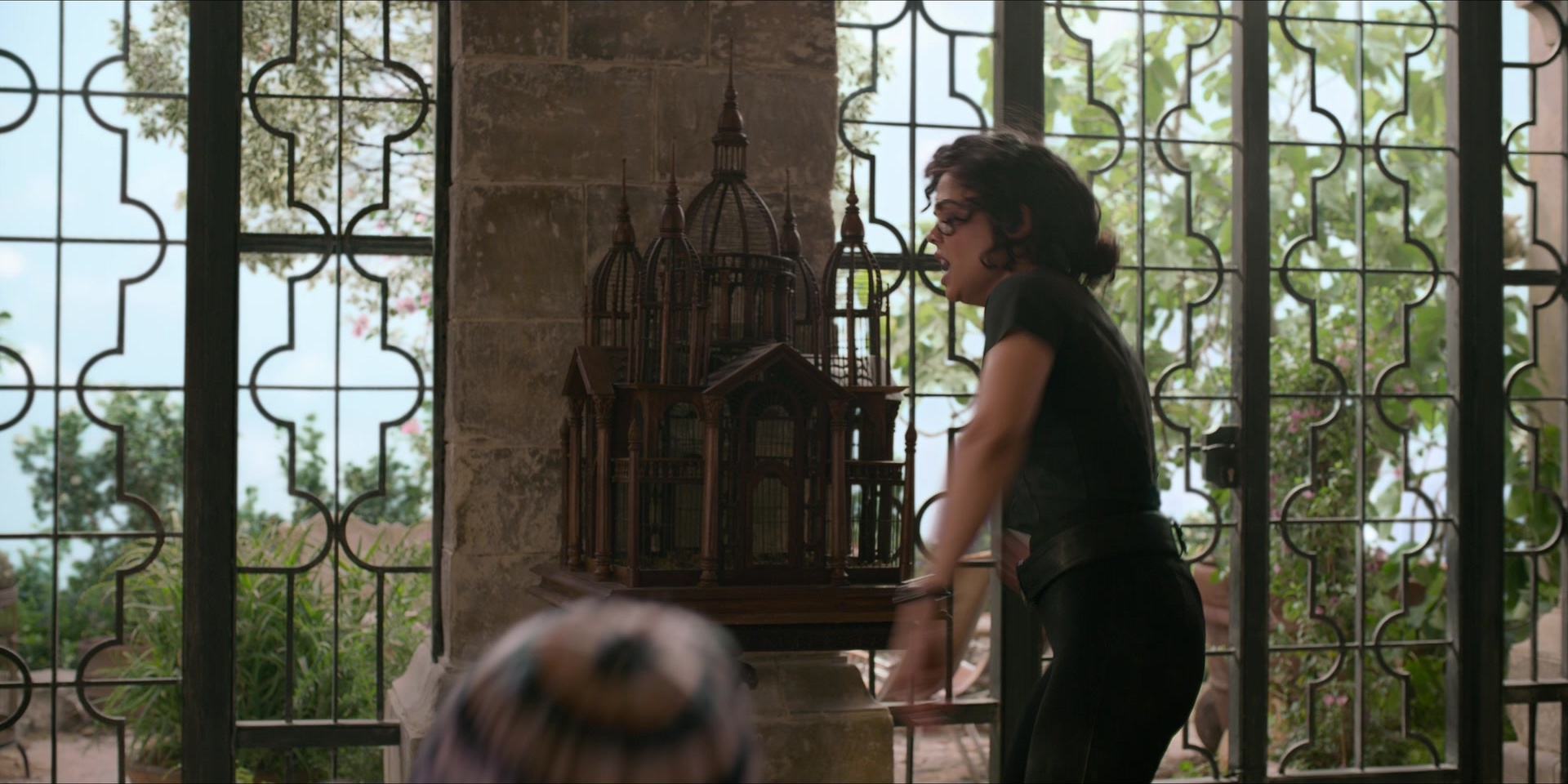 Men in Black International (2019), wide, 2.00:1 — film still