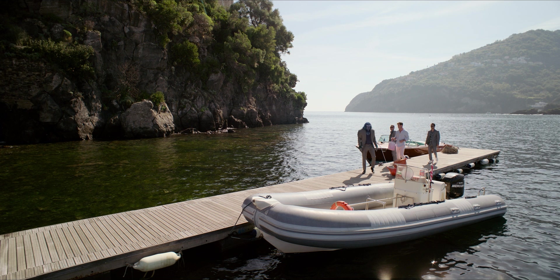 Men in Black International (2019), wide, 2.00:1 — film still