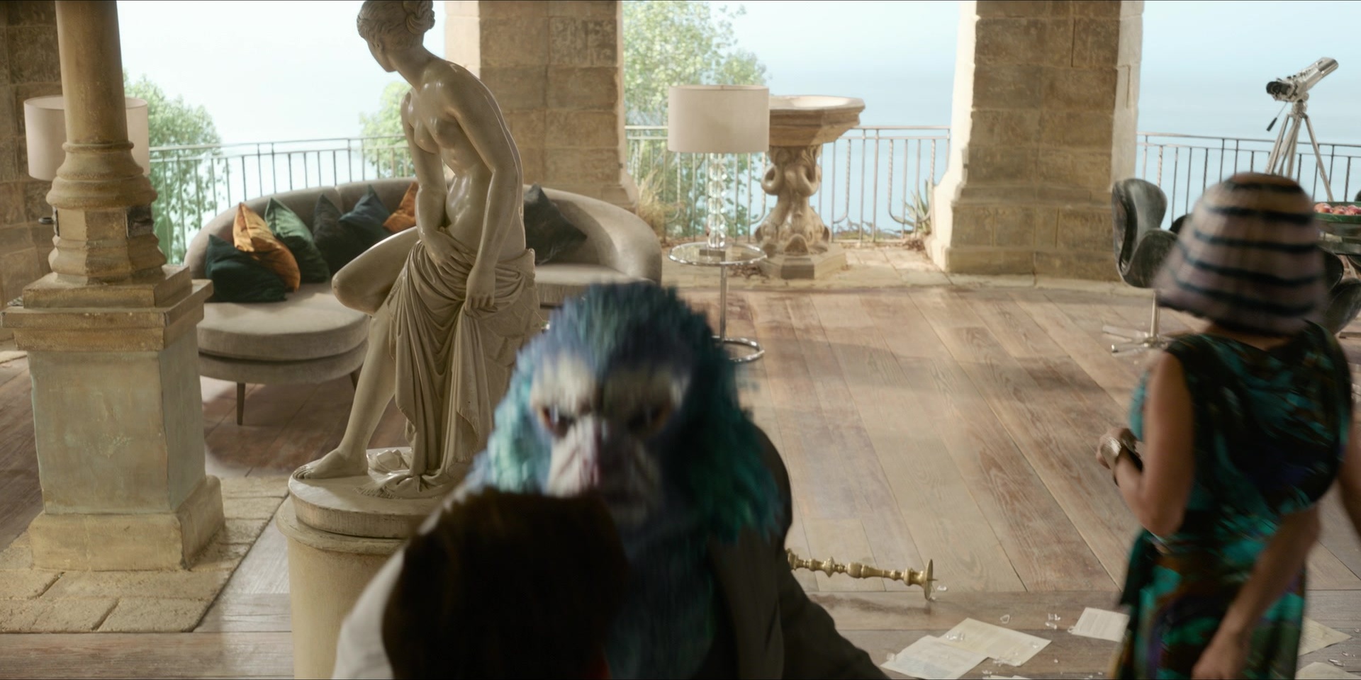 Men in Black International (2019), wide, 2.00:1 — film still