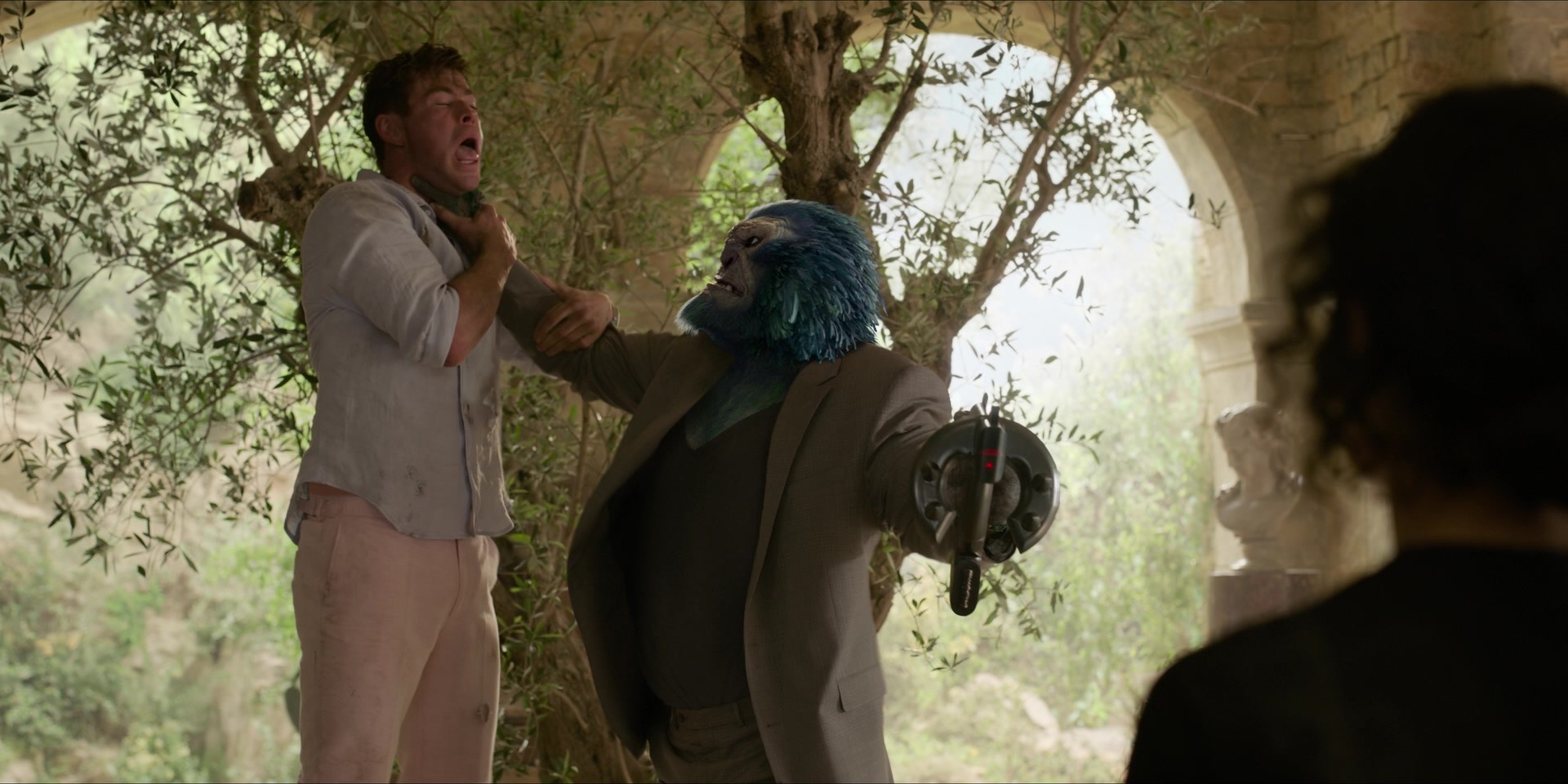 Men in Black International (2019), wide, 2.00:1 — film still