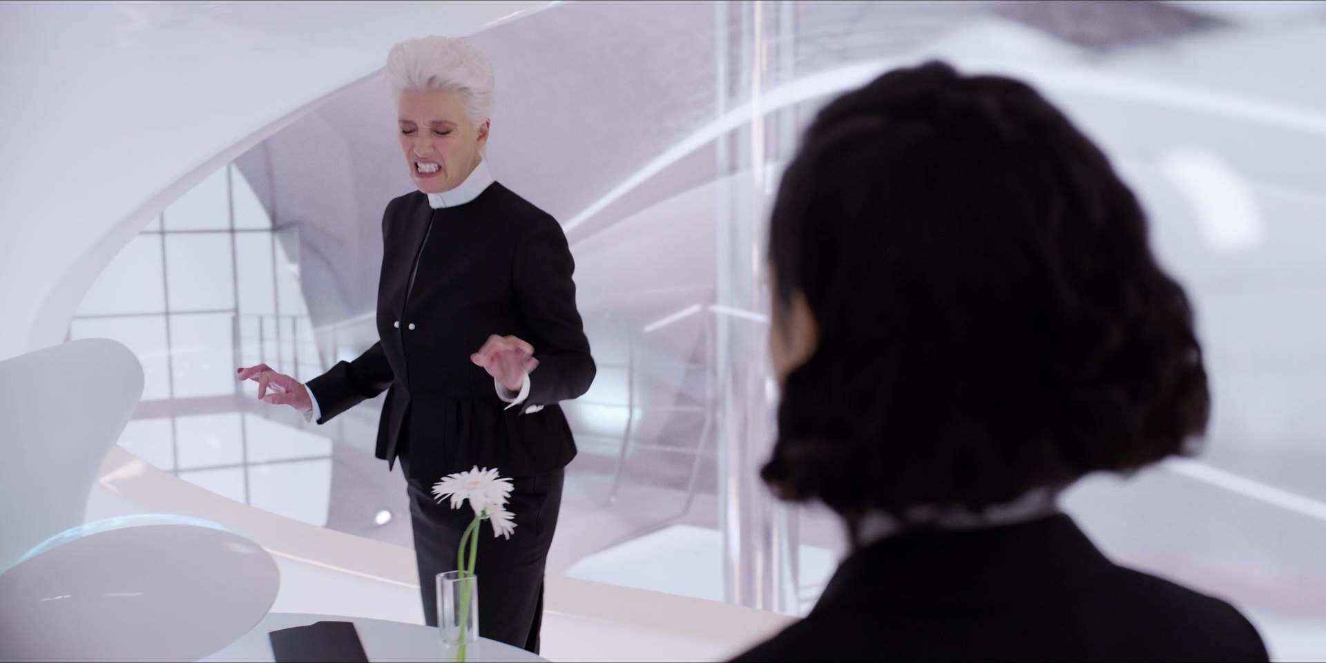 Men in Black International (2019), wide, 2.00:1 — film still