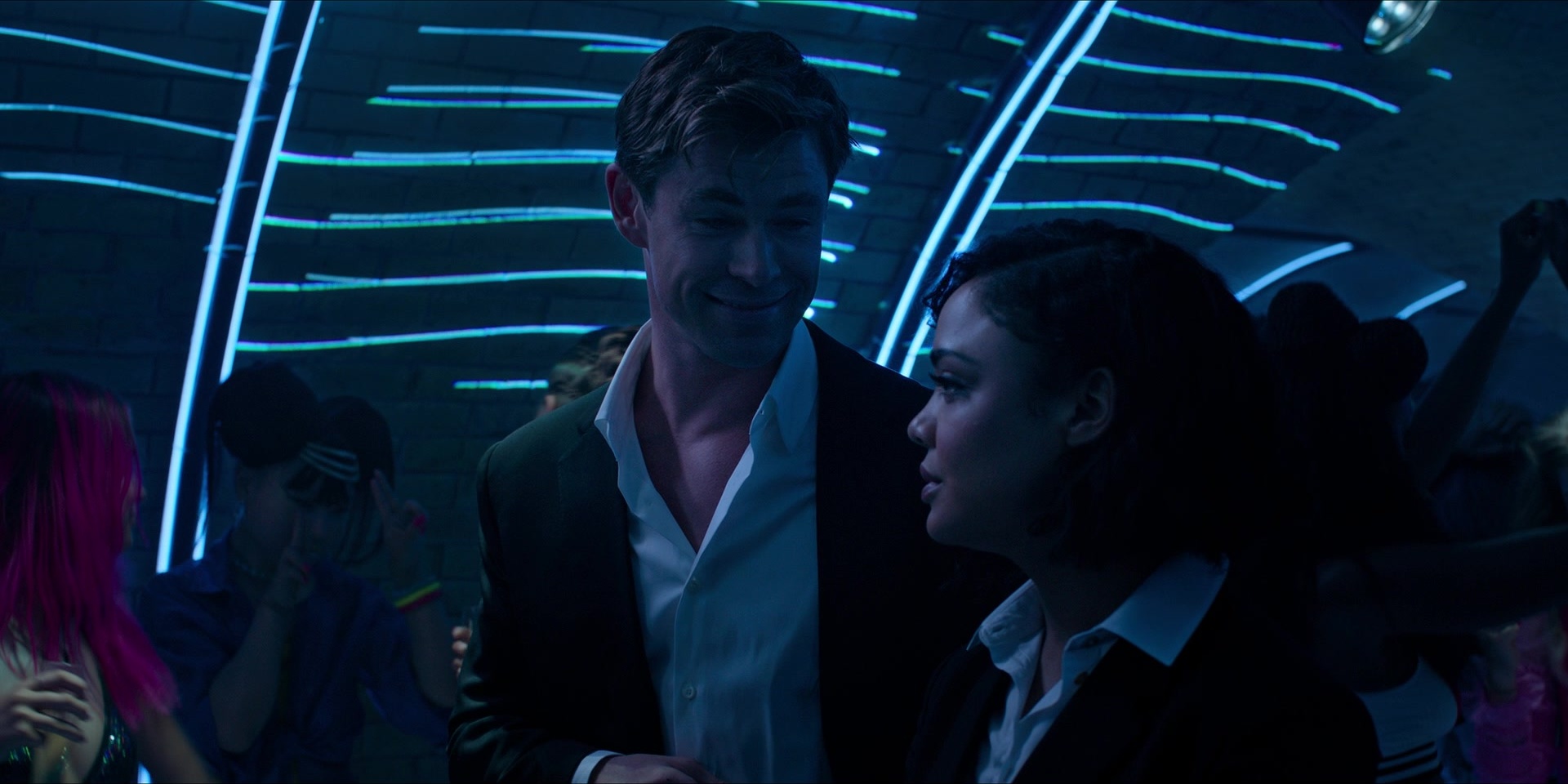 Men in Black International (2019), wide, 2.00:1 — film still