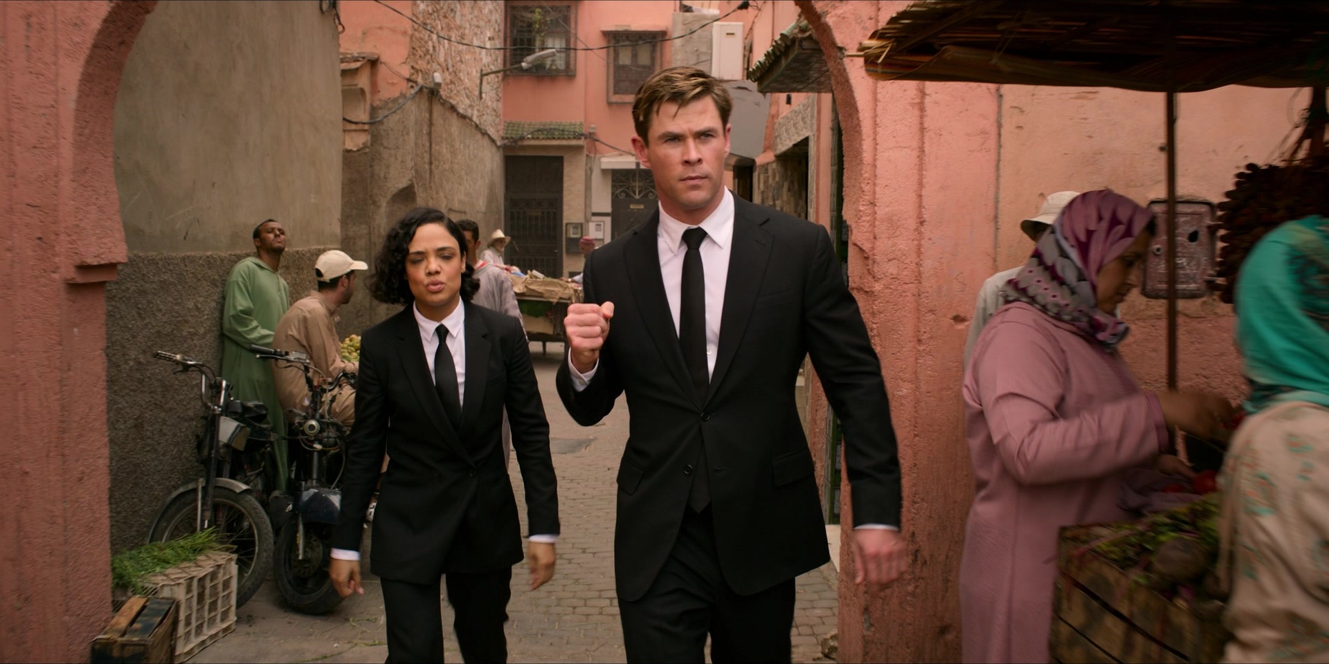 Men in Black International (2019), wide, 2.00:1 — film still