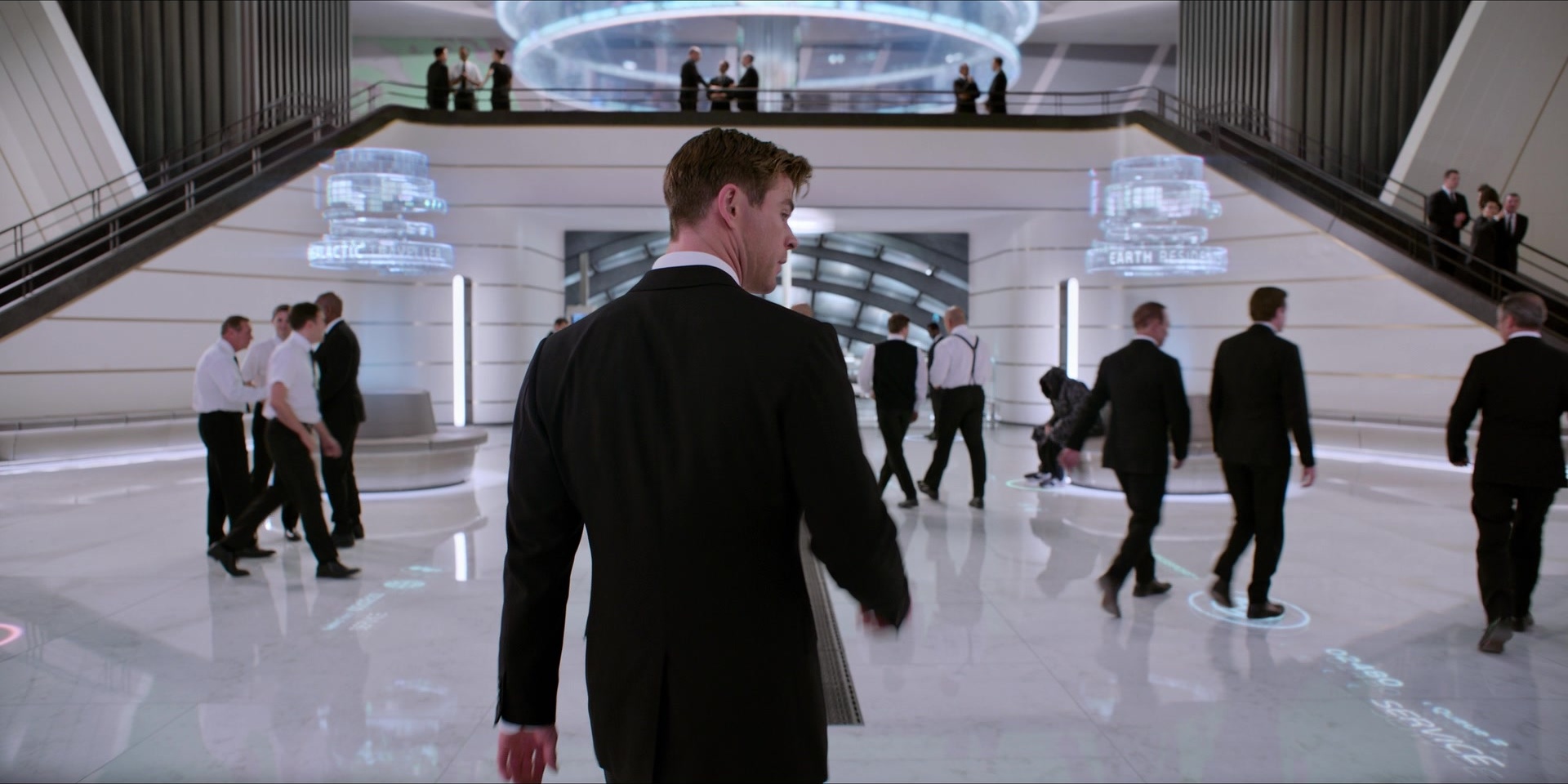 Men in Black International (2019), wide, 2.00:1 — film still