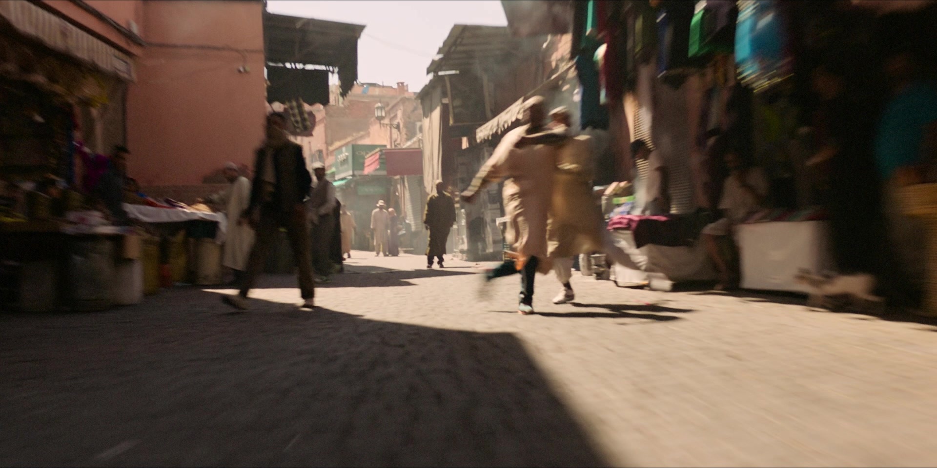 Men in Black International (2019), wide, 2.00:1 — film still