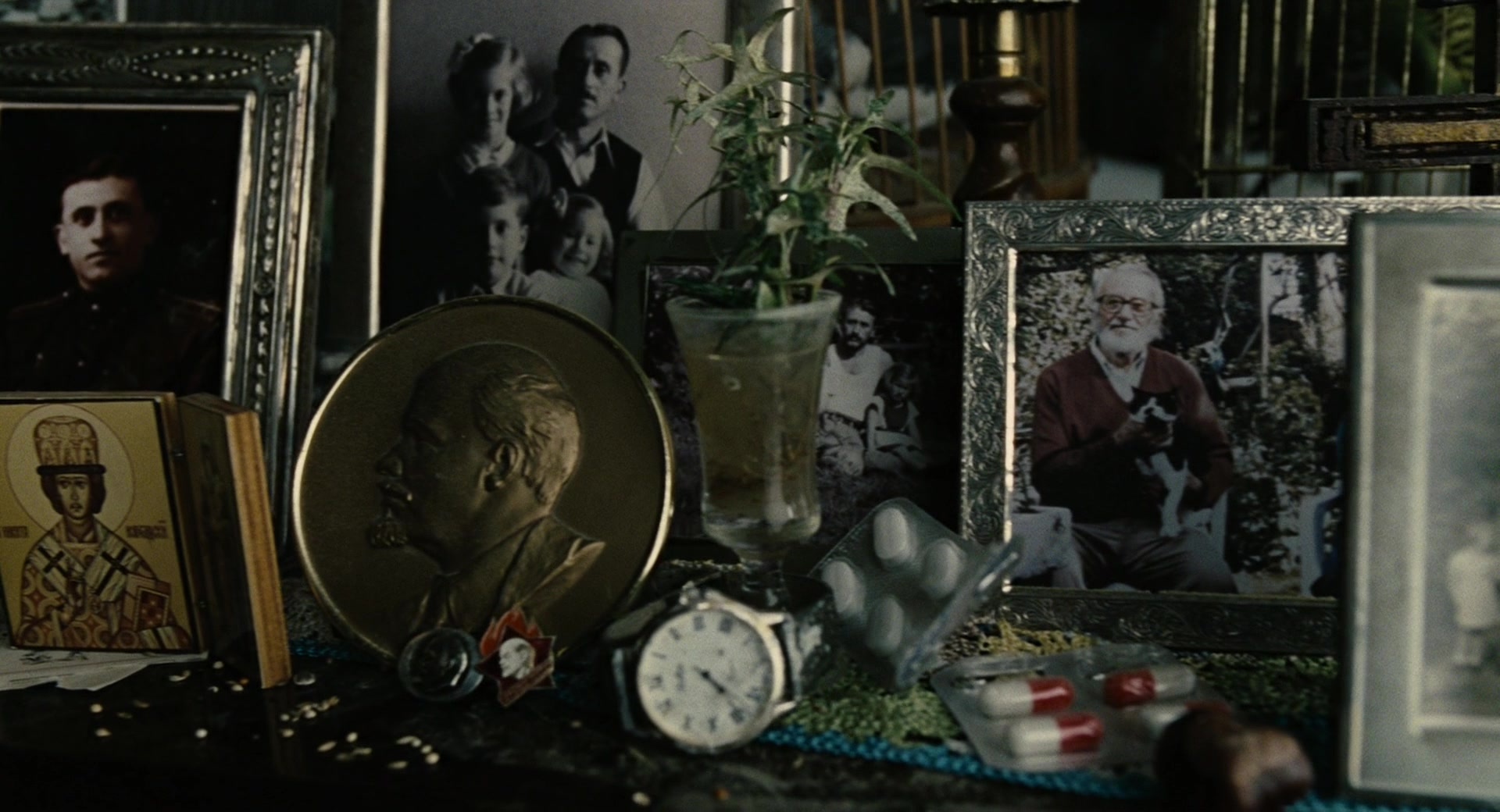 Children of Men (2006), wide, 1.85:1 — film still