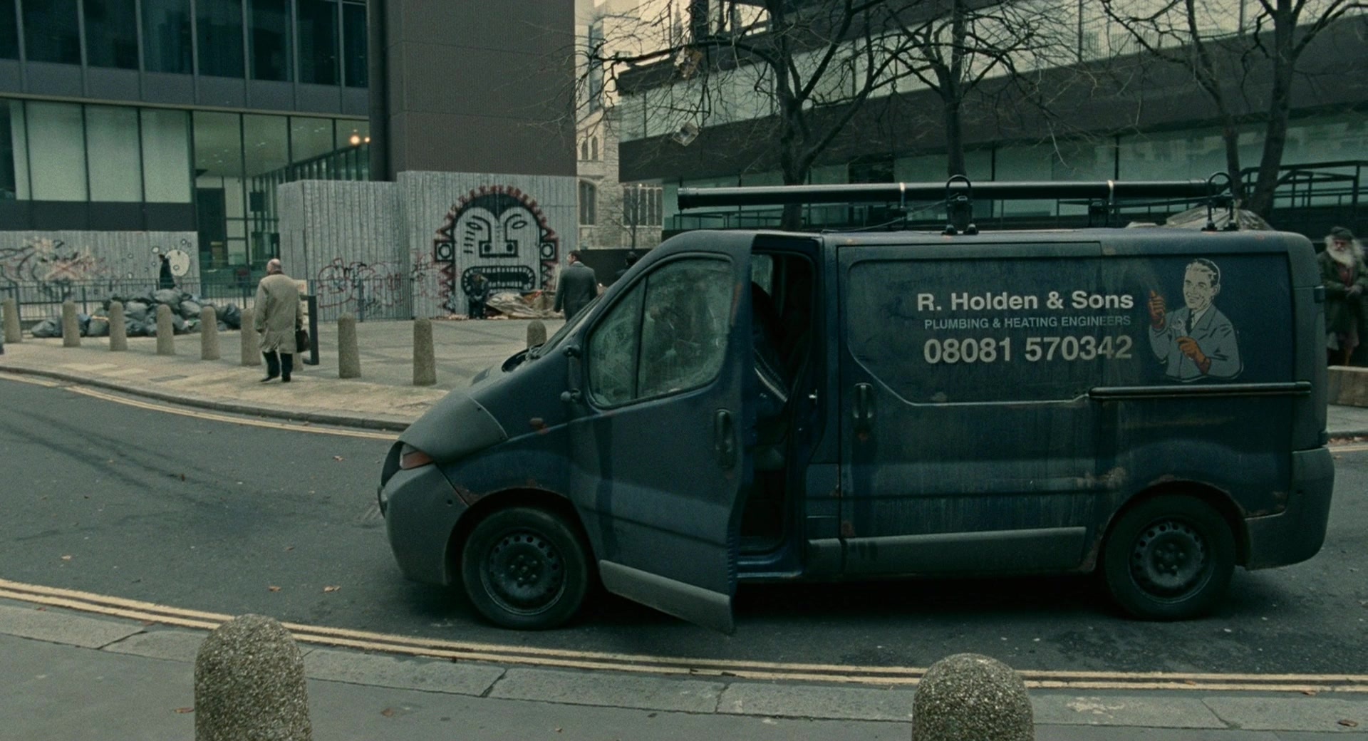 Children of Men (2006), wide, 1.85:1 — film still