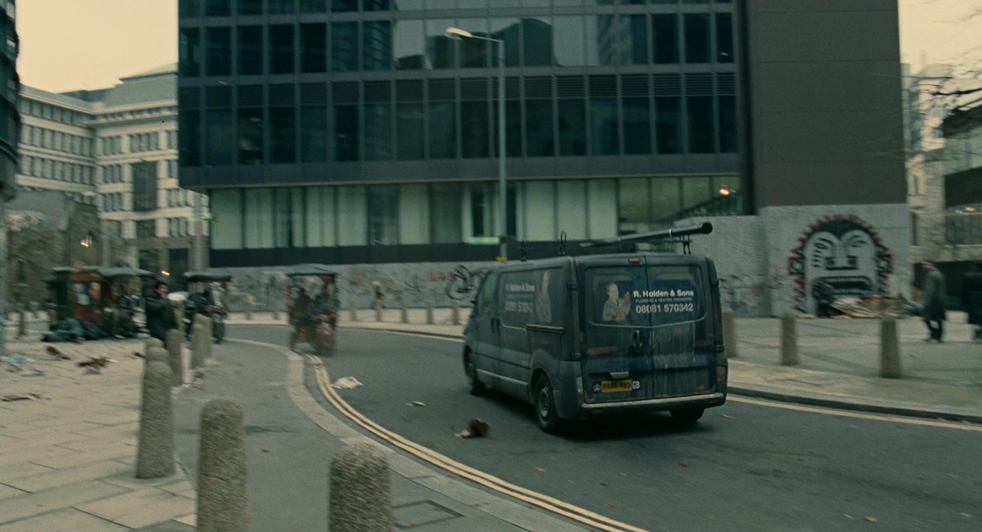 Children of Men (2006), wide, 1.85:1 — film still