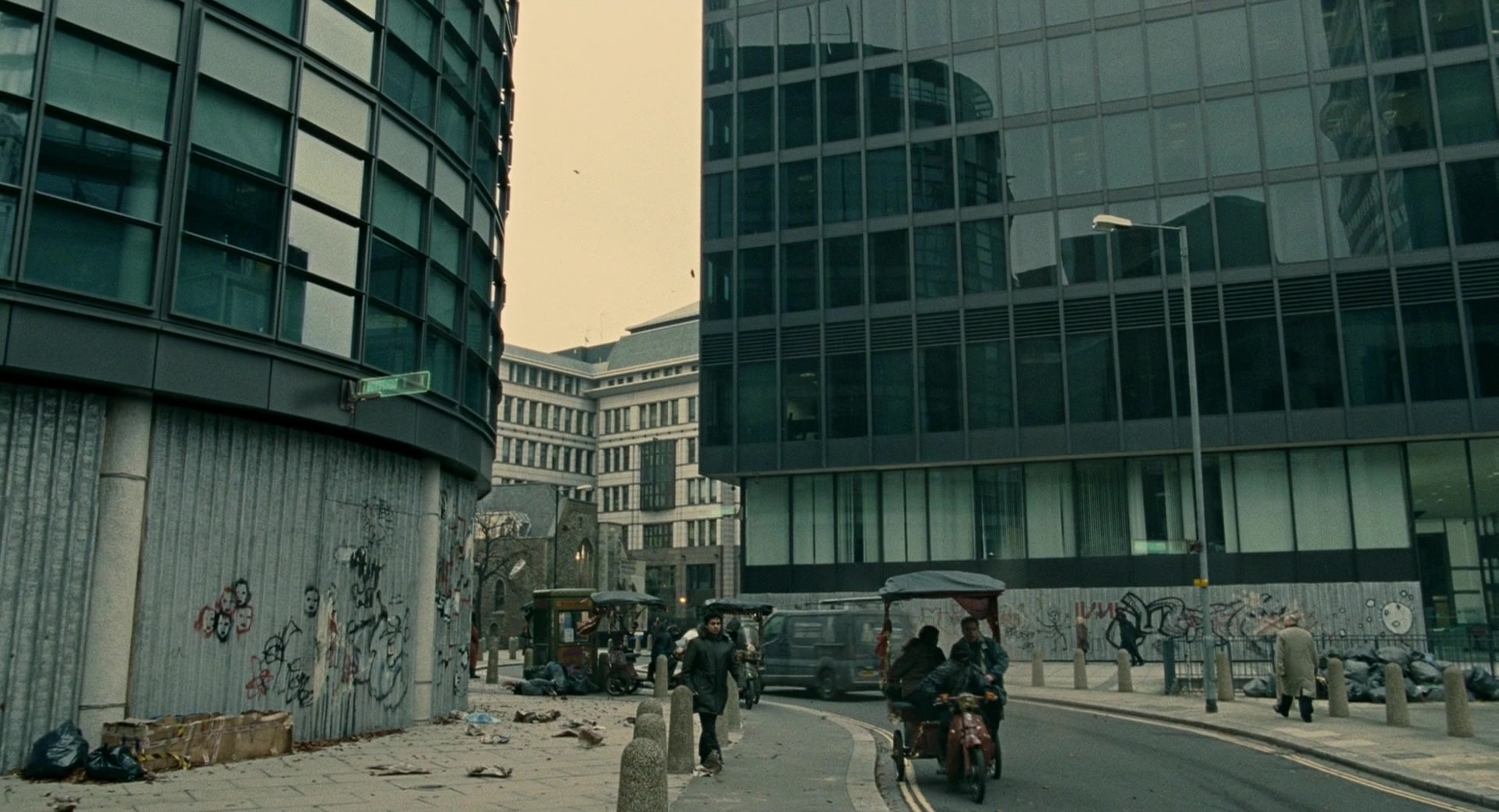 Children of Men (2006), wide, 1.85:1 — film still