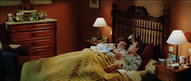 Wide shot frame from Todo sobre mi madre — room, bed, bedroom