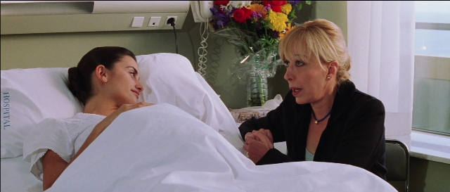 Frame from Todo sobre mi madre — room, table, bed