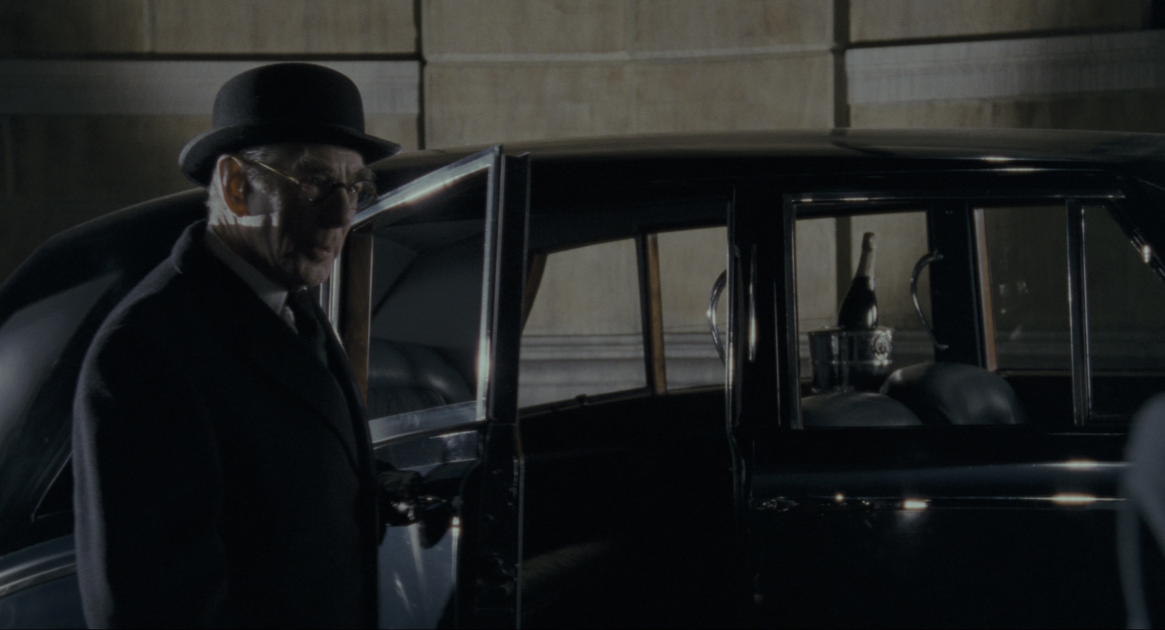 Batman (1989), wide, 1.85:1 — film still