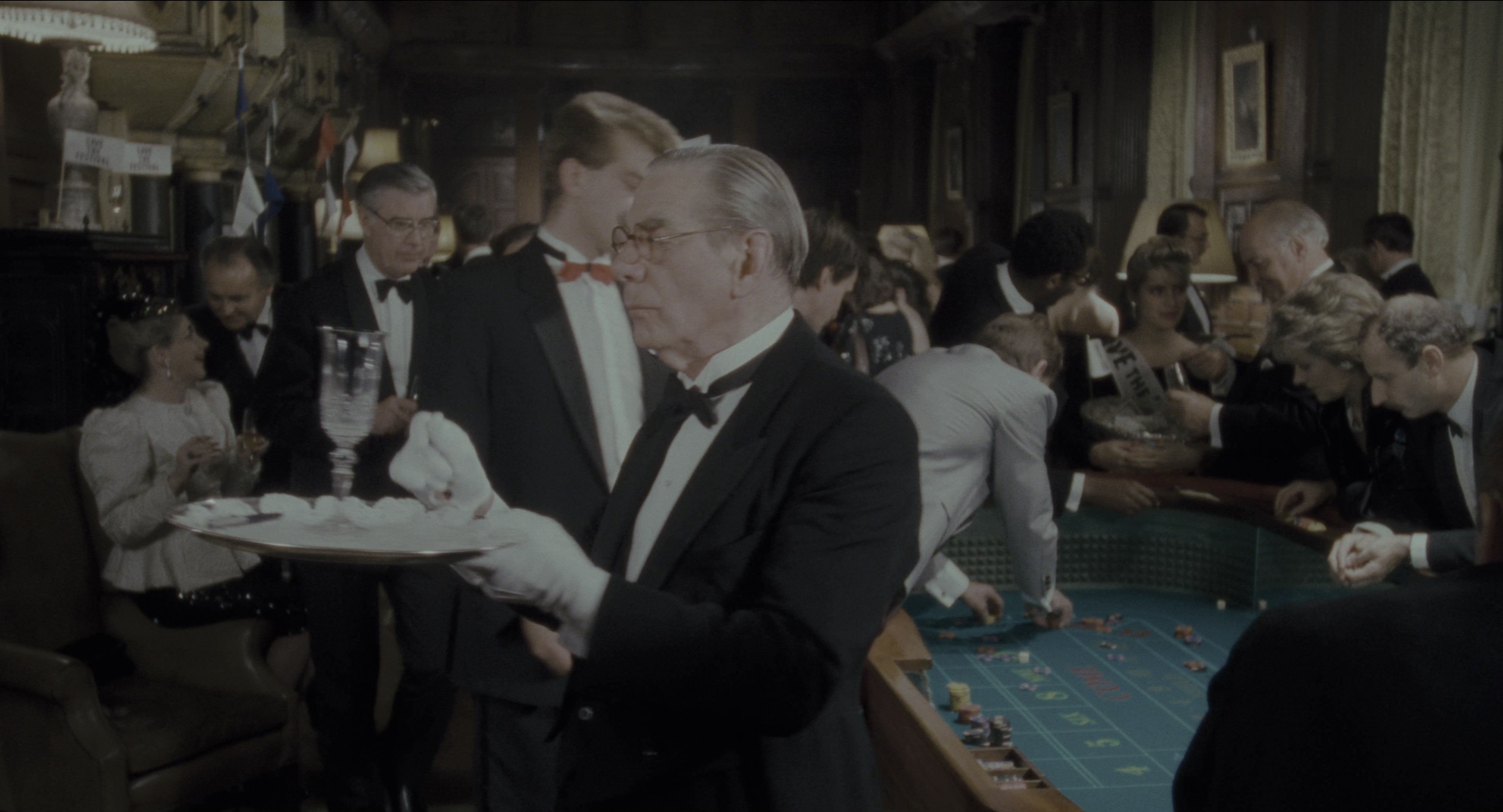 Batman (1989), wide, 1.85:1 — film still