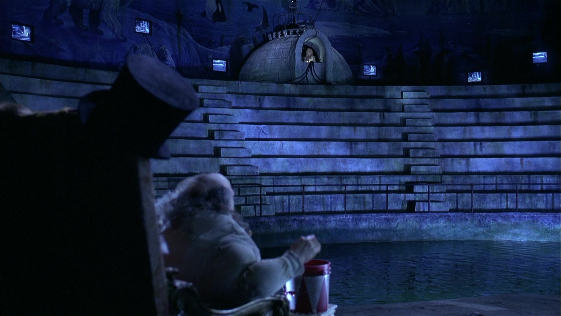 Batman Returns (1992), wide, 1.77:1 — film still