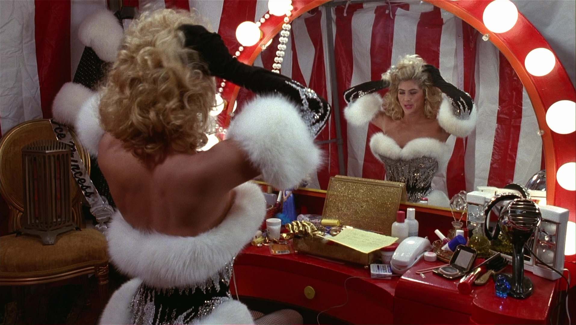 Batman Returns (1992), wide, 1.77:1 — film still