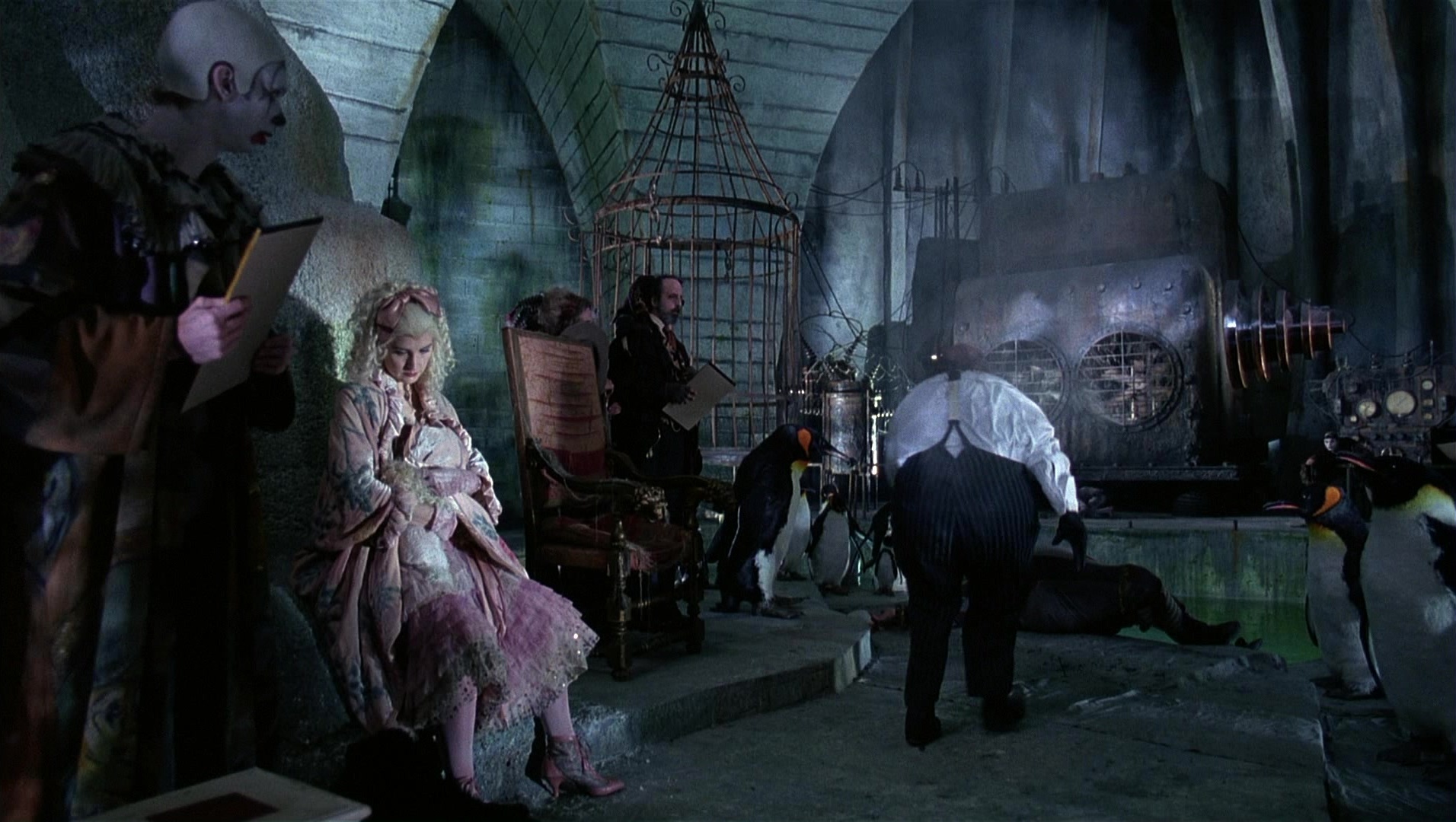 Batman Returns (1992), wide, 1.77:1 — film still