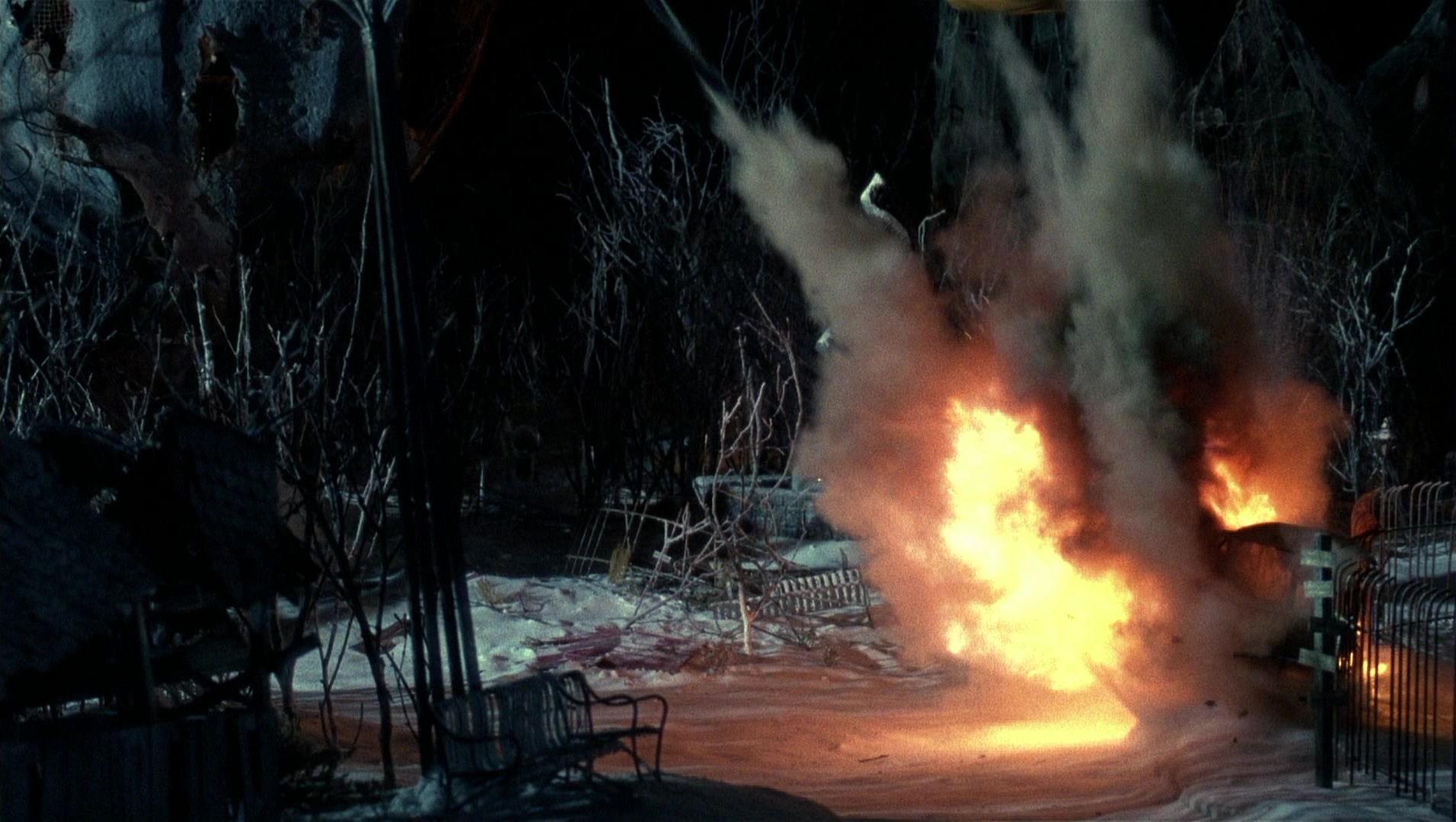 Batman Returns (1992), close, 1.77:1 — film still