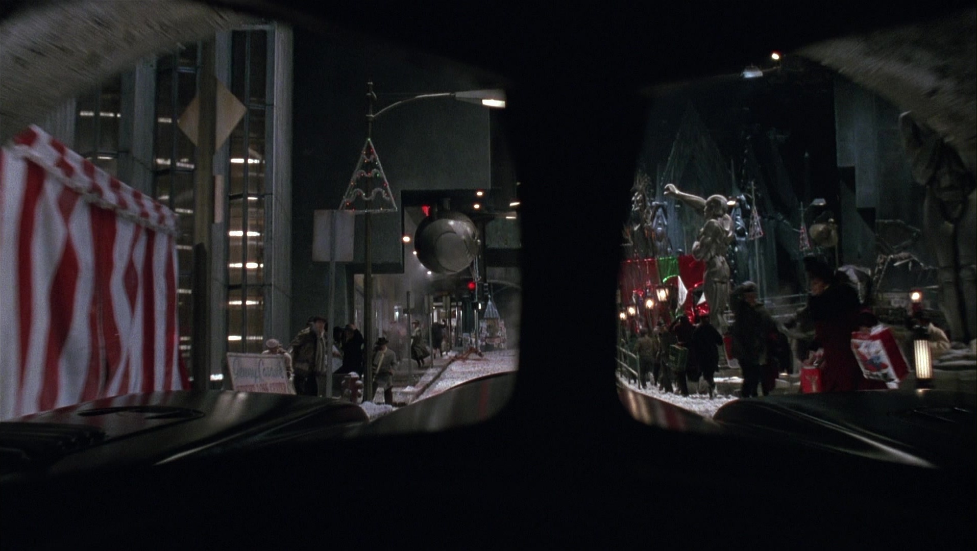 Batman Returns (1992), wide, 1.77:1 — film still