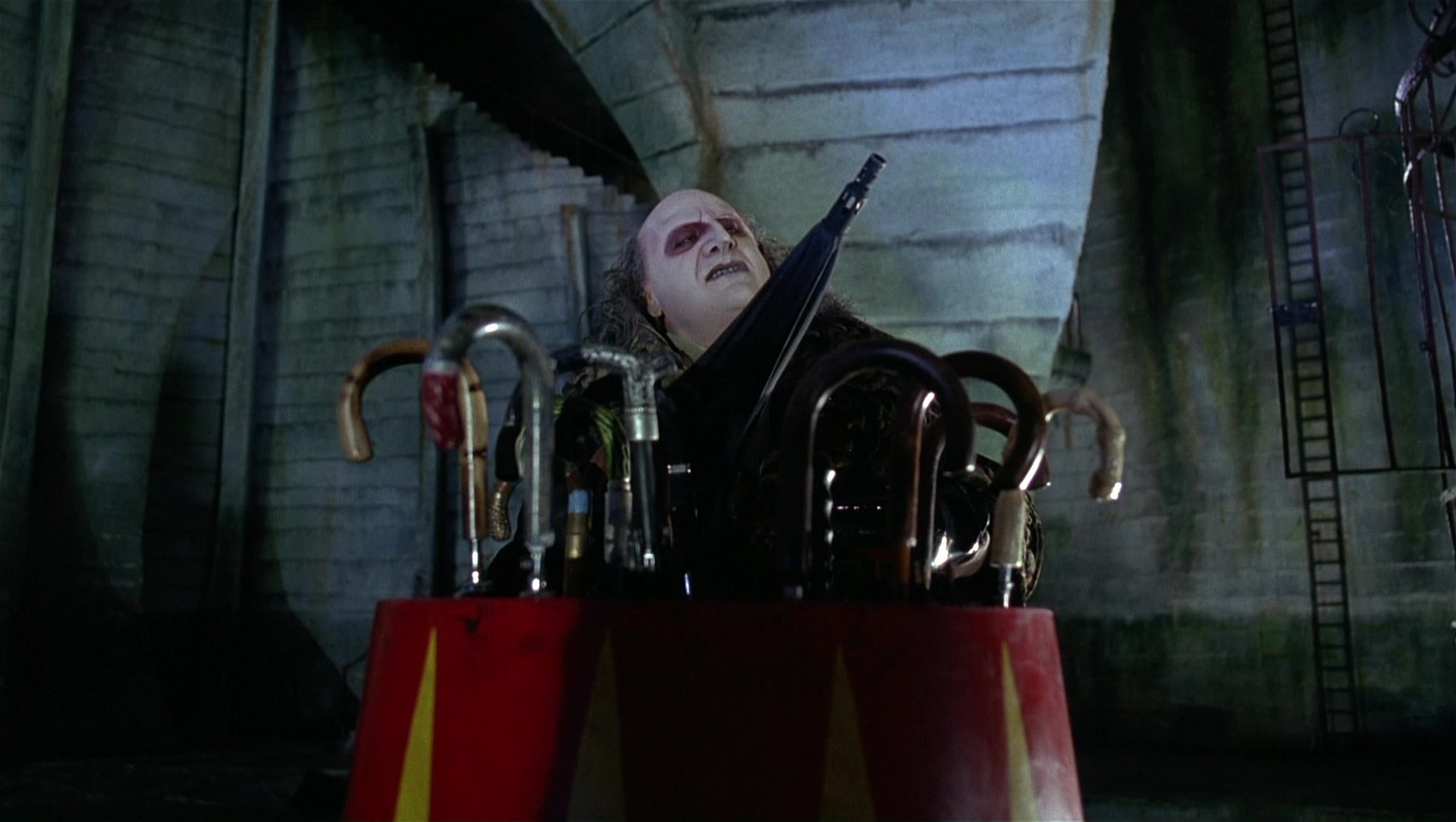Batman Returns (1992), wide, 1.77:1 — film still