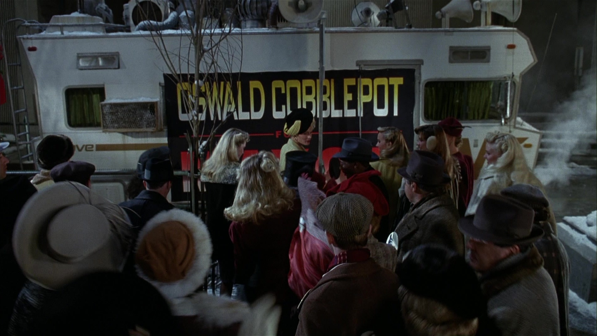 Batman Returns (1992), wide, 1.77:1 — film still