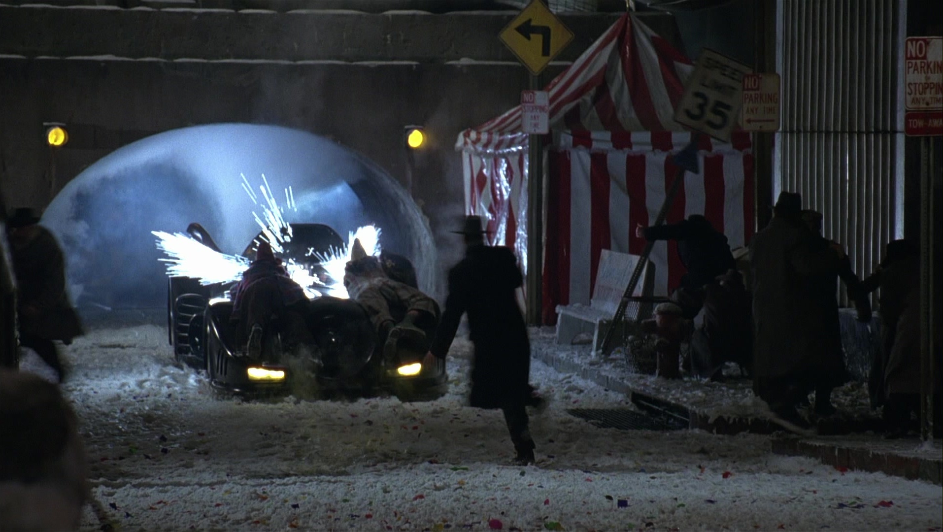 Batman Returns (1992), wide, 1.77:1 — film still