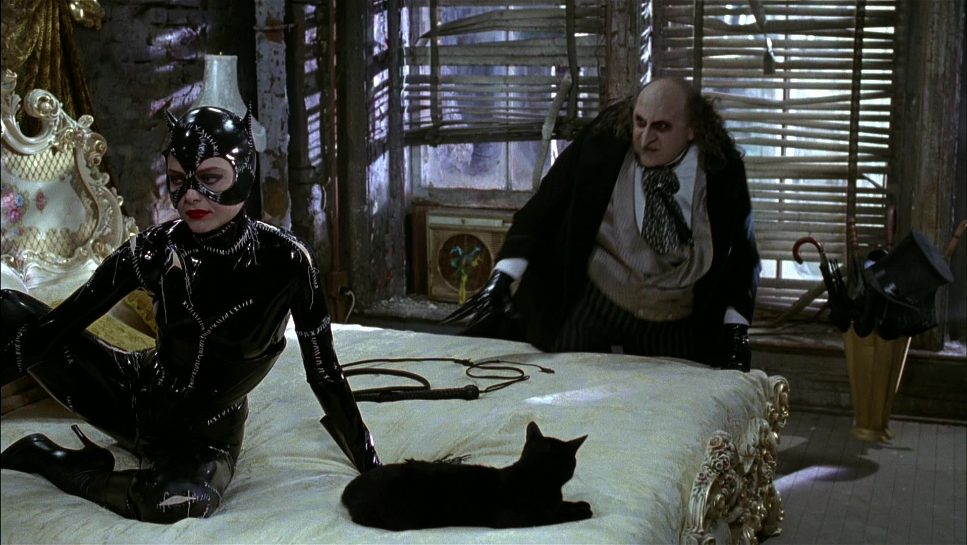 Batman Returns (1992), wide, 1.77:1 — film still